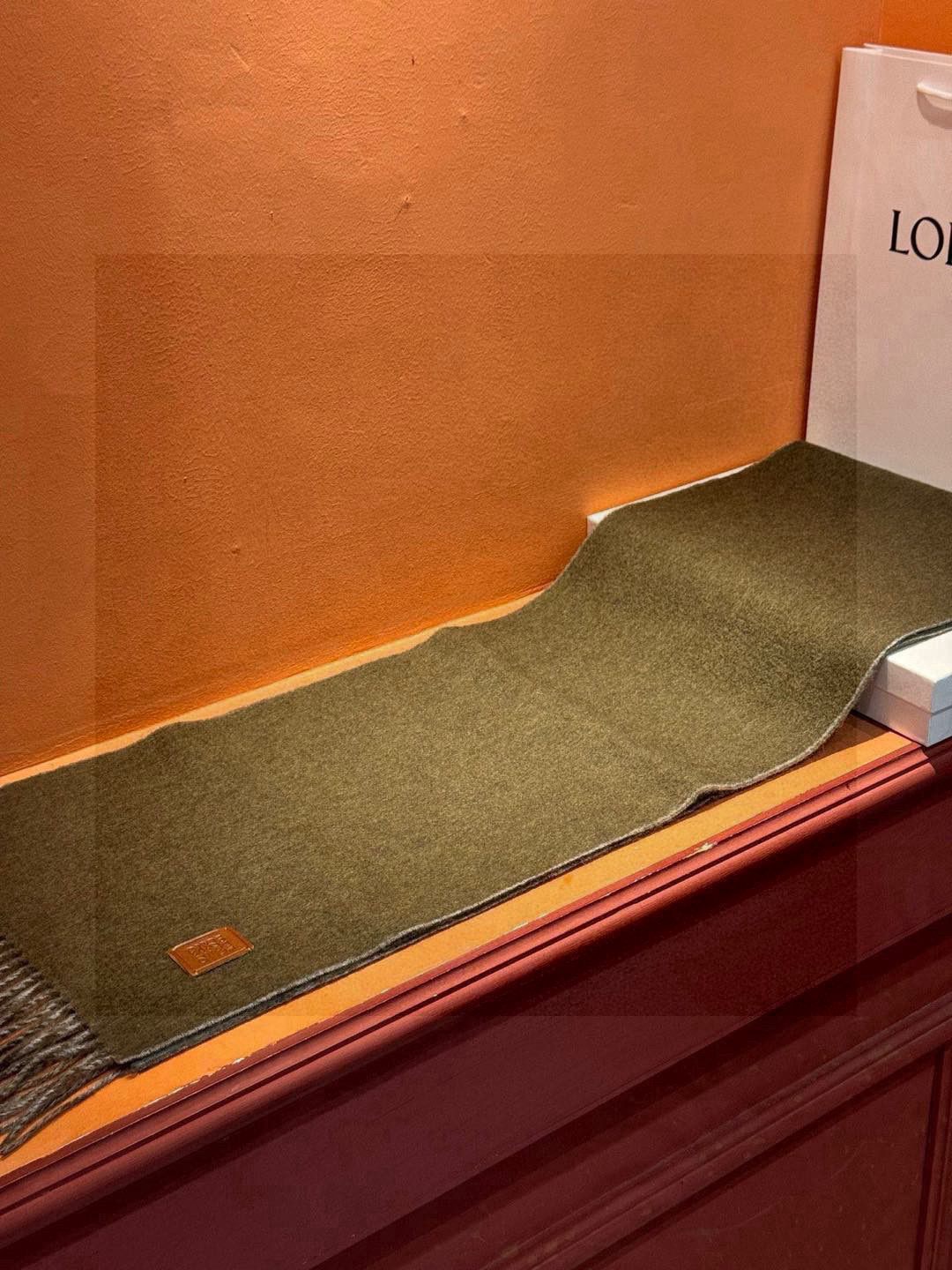  ✨✨太美了😍罗意威 情侣款 美到要尖叫😱专柜最新款🎊英伦欧美范儿 又是一款即时尚又实用的大围巾&长巾，