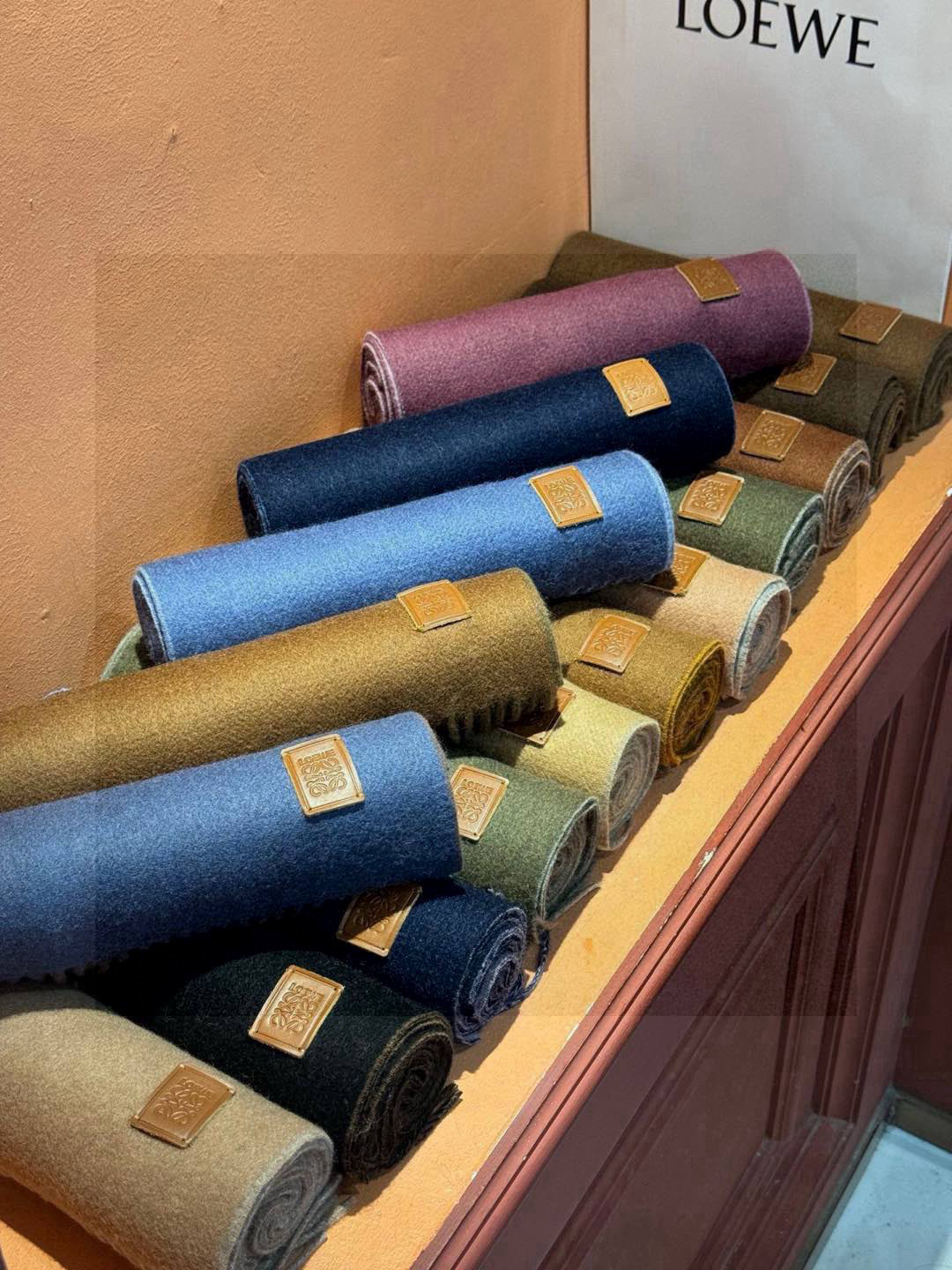  ✨✨太美了😍罗意威 情侣款 美到要尖叫😱专柜最新款🎊英伦欧美范儿 又是一款即时尚又实用的大围巾&长巾，