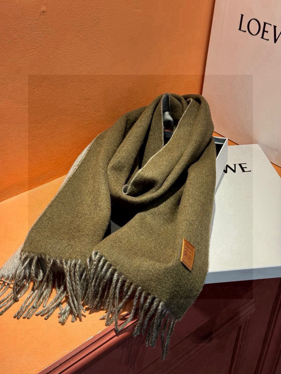  ✨✨太美了😍罗意威 情侣款 美到要尖叫😱专柜最新款🎊英伦欧美范儿 又是一款即时尚又实用的大围巾&长巾，