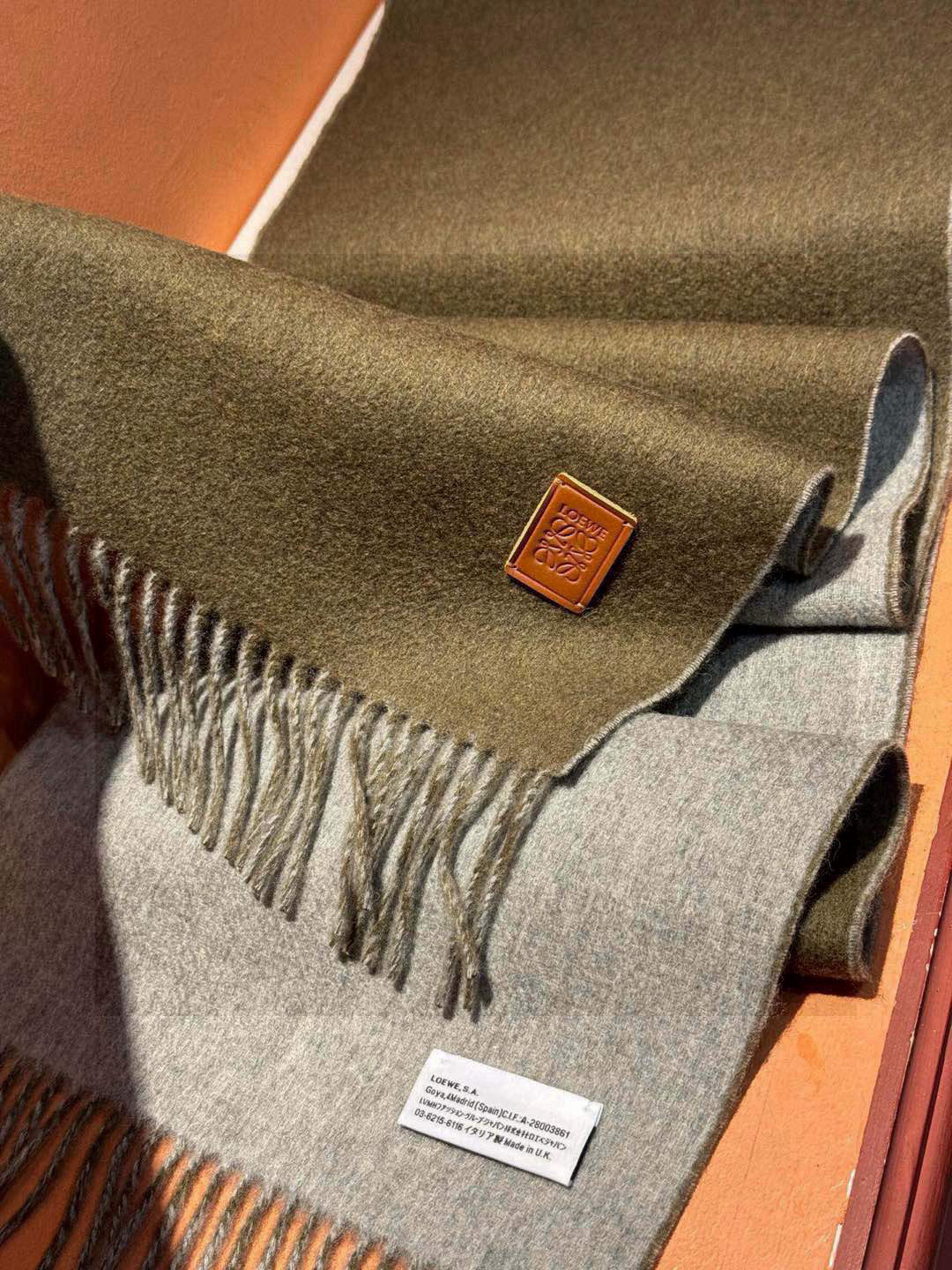  ✨✨太美了😍罗意威 情侣款 美到要尖叫😱专柜最新款🎊英伦欧美范儿 又是一款即时尚又实用的大围巾&长巾，