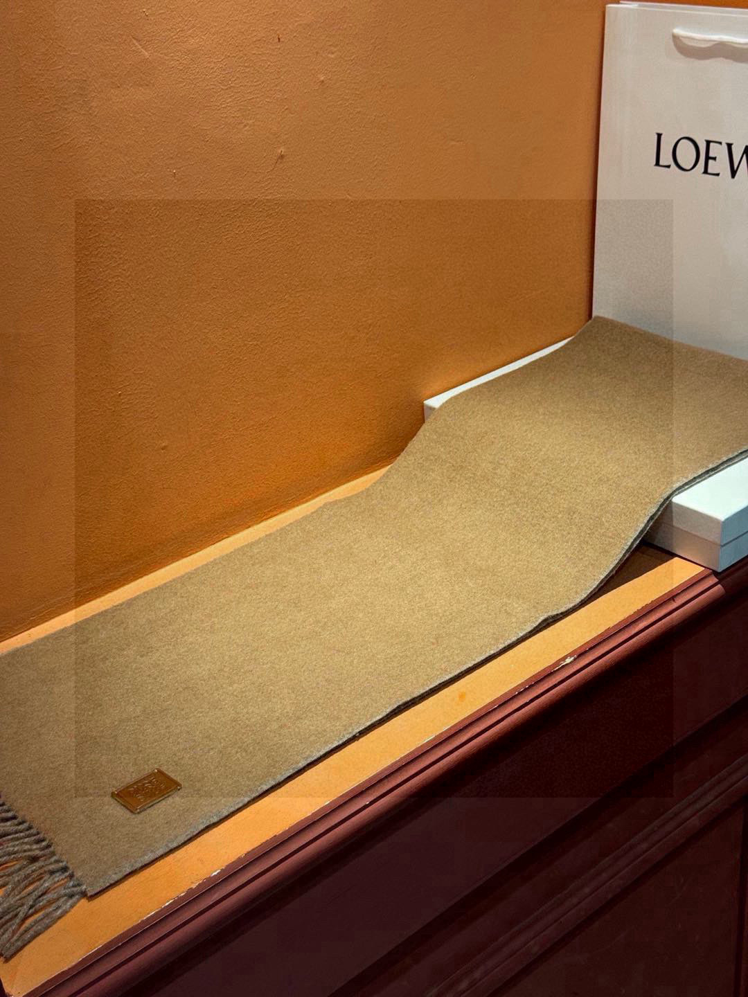  ✨✨太美了😍罗意威 情侣款 美到要尖叫😱专柜最新款🎊英伦欧美范儿 又是一款即时尚又实用的大围巾&长巾，