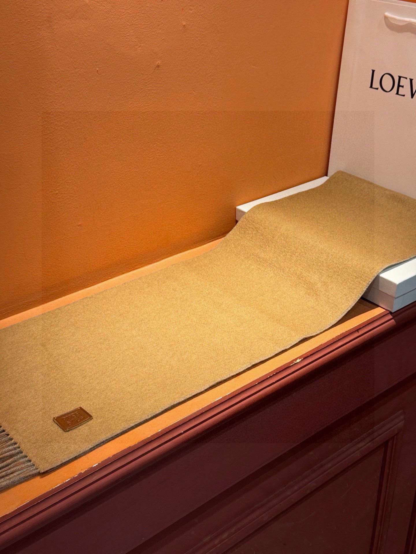  ✨✨太美了😍罗意威 情侣款 美到要尖叫😱专柜最新款🎊英伦欧美范儿 又是一款即时尚又实用的大围巾&长巾，