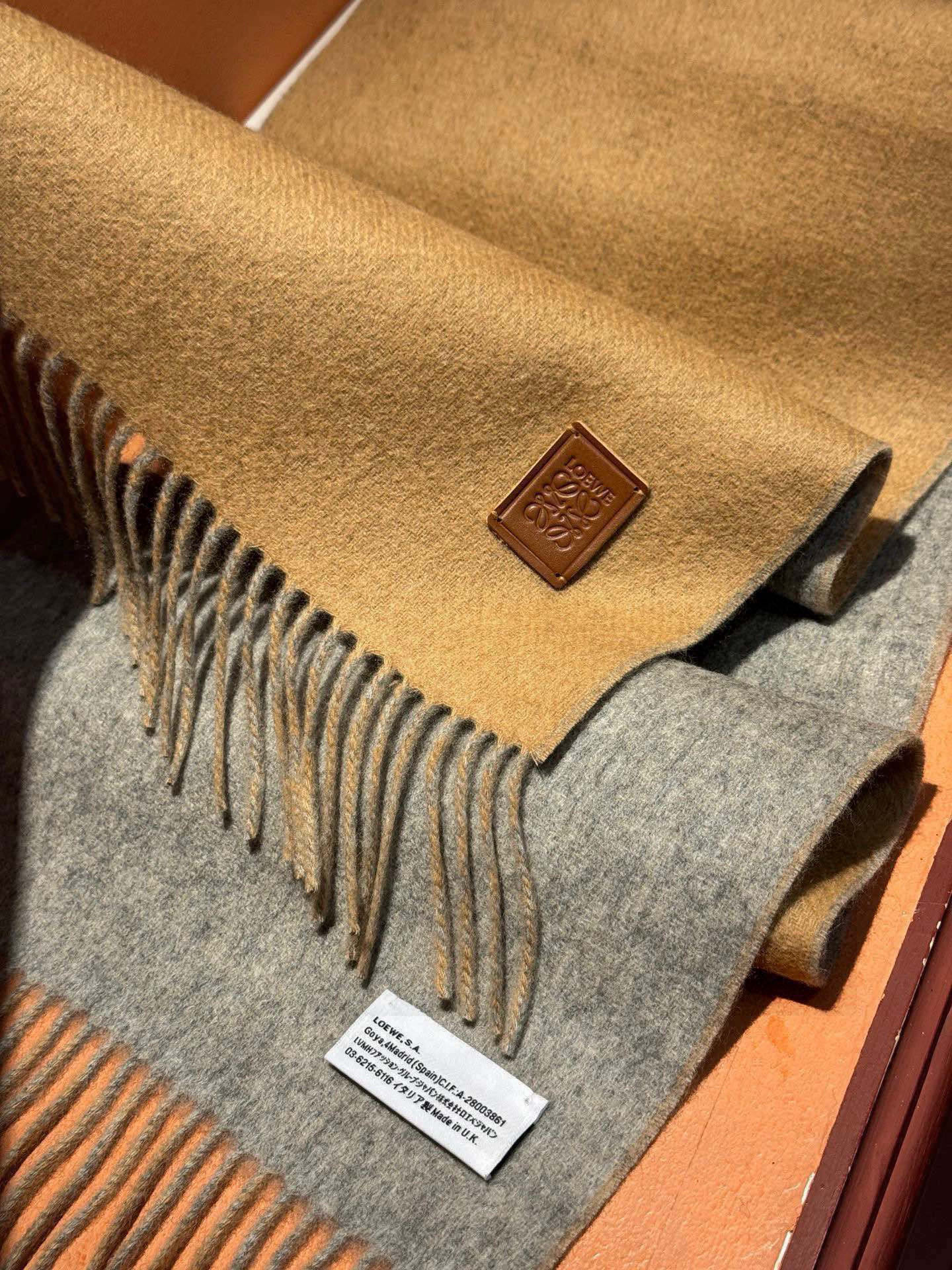  ✨✨太美了😍罗意威 情侣款 美到要尖叫😱专柜最新款🎊英伦欧美范儿 又是一款即时尚又实用的大围巾&长巾，