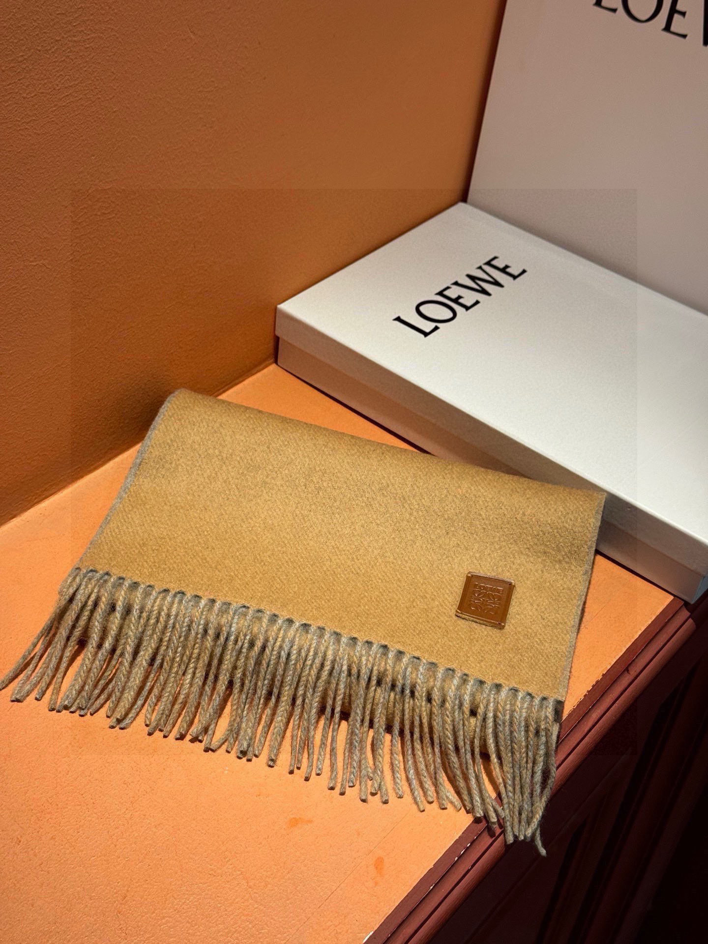  ✨✨太美了😍罗意威 情侣款 美到要尖叫😱专柜最新款🎊英伦欧美范儿 又是一款即时尚又实用的大围巾&长巾，