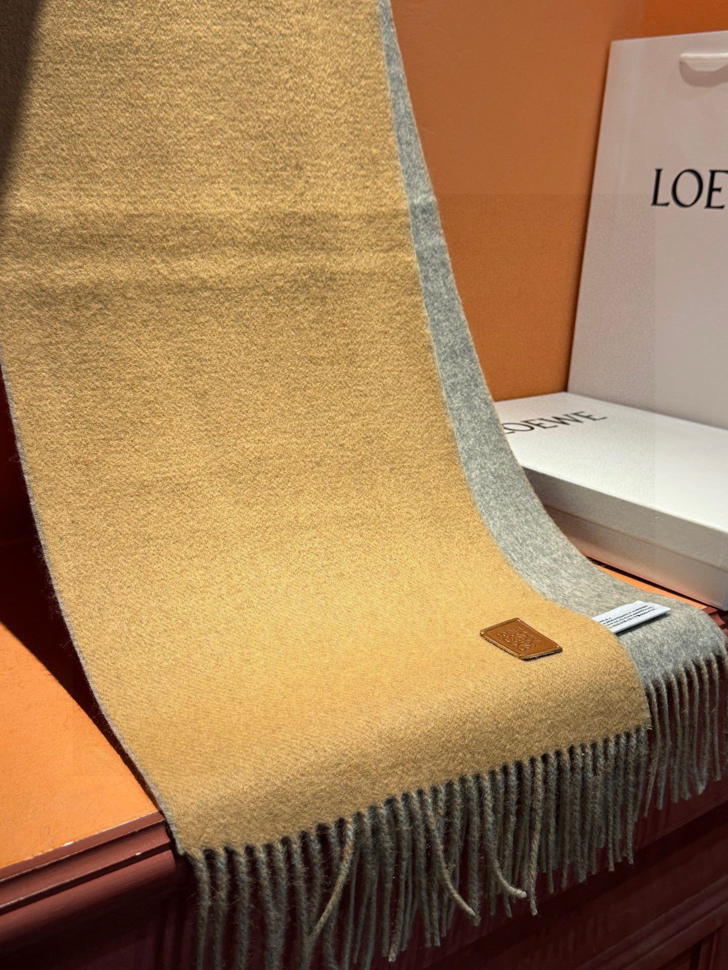  ✨✨太美了😍罗意威 情侣款 美到要尖叫😱专柜最新款🎊英伦欧美范儿 又是一款即时尚又实用的大围巾&长巾，