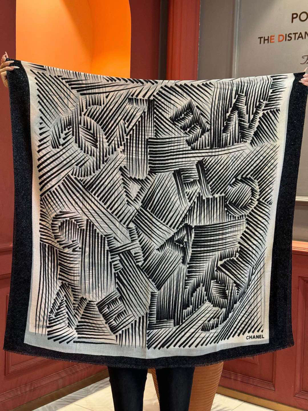  💃🏻💃🏻会发光发亮的围巾小香羊绒长巾【双C线条字母长巾】‼️抢‼️VIP推荐 ‼️👍下手一定要快【高端