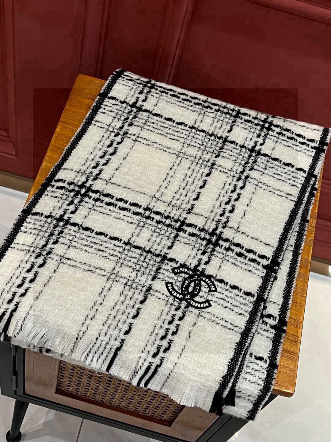  ‼️新😘😘香奈儿（CHANEL）年度最美‼️ 【双C编织格纹披肩】独家渠道原单货‼️年度最新力作 顶极