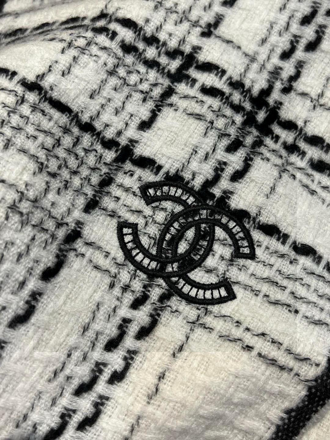  ‼️新😘😘香奈儿（CHANEL）年度最美‼️ 【双C编织格纹披肩】独家渠道原单货‼️年度最新力作 顶极