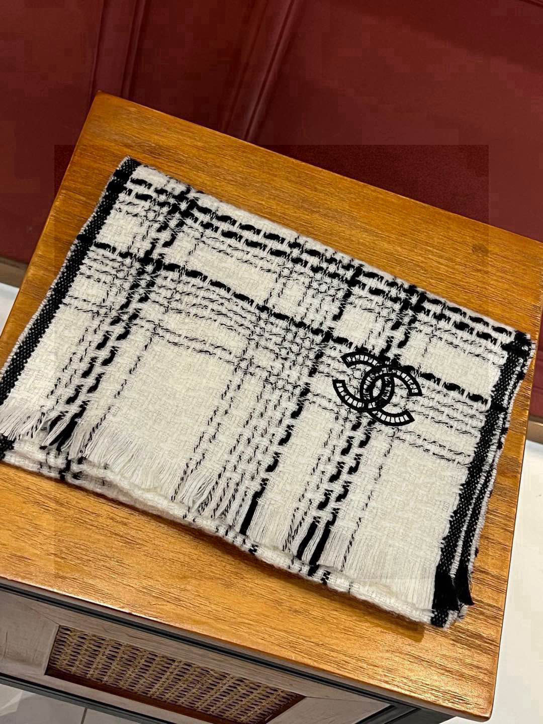  ‼️新😘😘香奈儿（CHANEL）年度最美‼️ 【双C编织格纹披肩】独家渠道原单货‼️年度最新力作 顶极