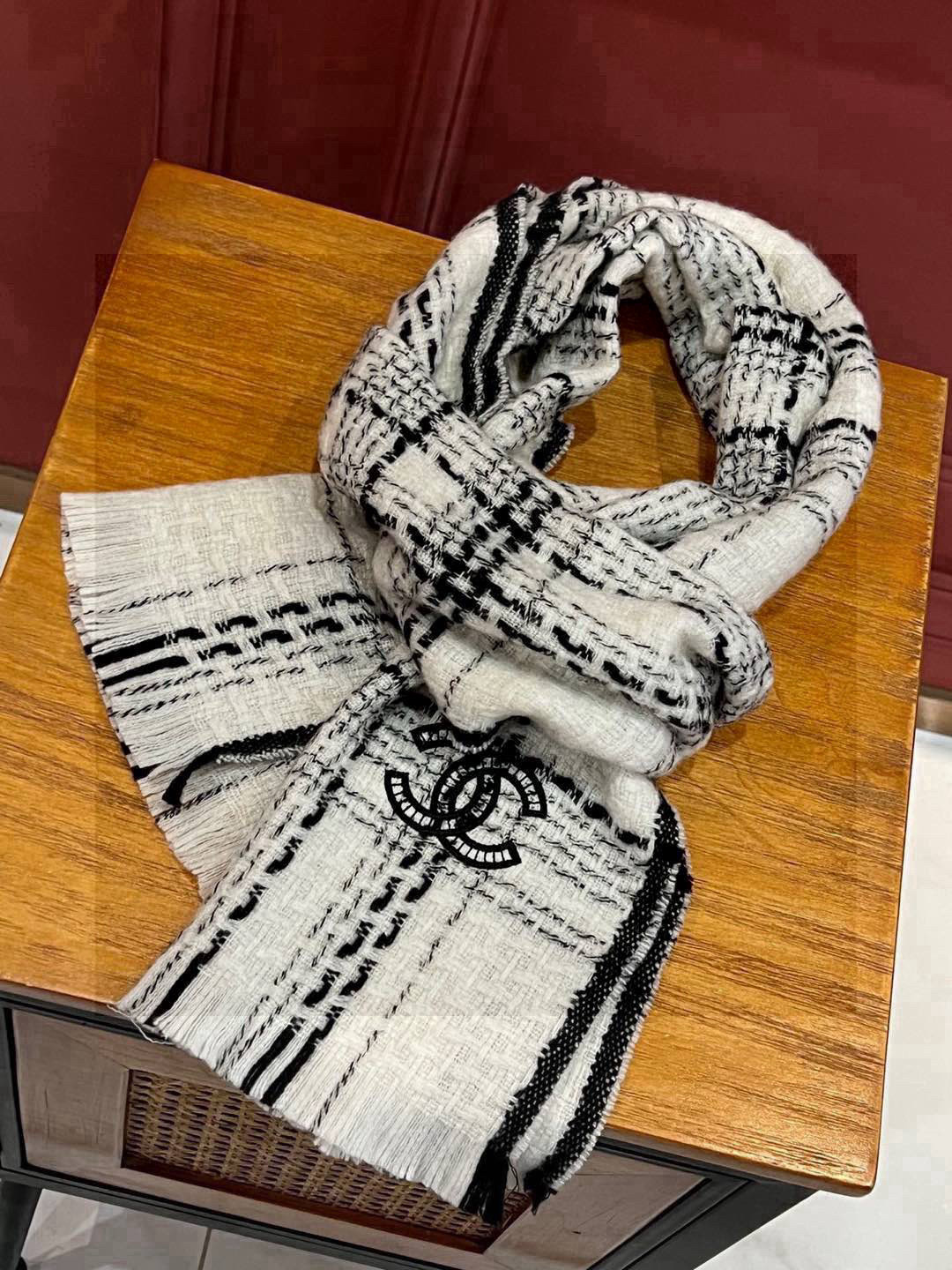  ‼️新😘😘香奈儿（CHANEL）年度最美‼️ 【双C编织格纹披肩】独家渠道原单货‼️年度最新力作 顶极