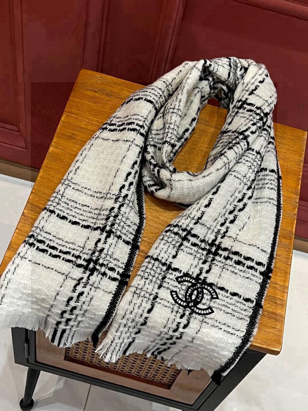  ‼️新😘😘香奈儿（CHANEL）年度最美‼️ 【双C编织格纹披肩】独家渠道原单货‼️年度最新力作 顶极