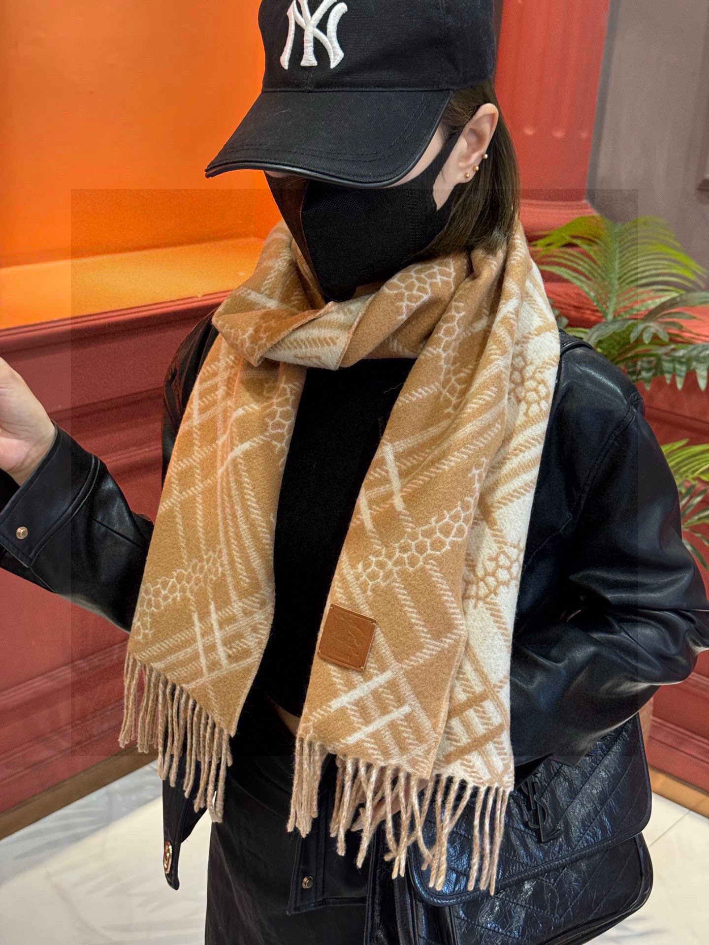   双面围巾 🆕Burberry · 巴宝莉格子围巾❗️好看的要疯掉了，太有型太有魅力了❗️❗️非常斯文