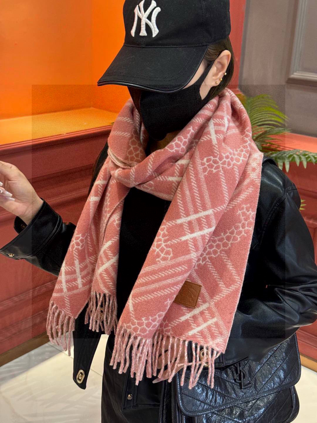   双面围巾 🆕Burberry · 巴宝莉格子围巾❗️好看的要疯掉了，太有型太有魅力了❗️❗️非常斯文