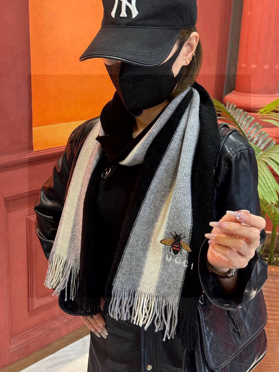   男女同款，百分百纯羊绒 Gucci 高端羊绒针织围巾！】可正式，可随意，非常Classical的设计