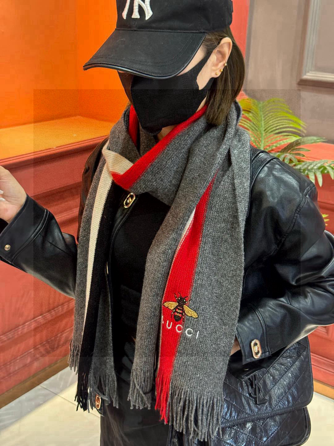   男女同款，百分百纯羊绒 Gucci 高端羊绒针织围巾！】可正式，可随意，非常Classical的设计