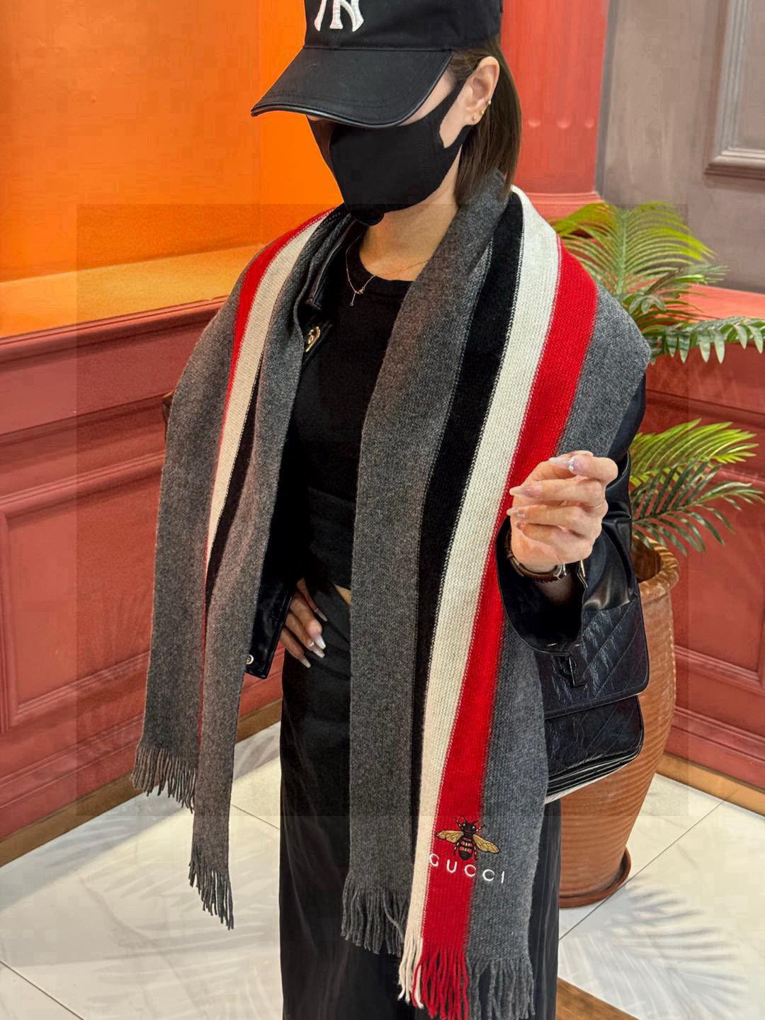   男女同款，百分百纯羊绒 Gucci 高端羊绒针织围巾！】可正式，可随意，非常Classical的设计