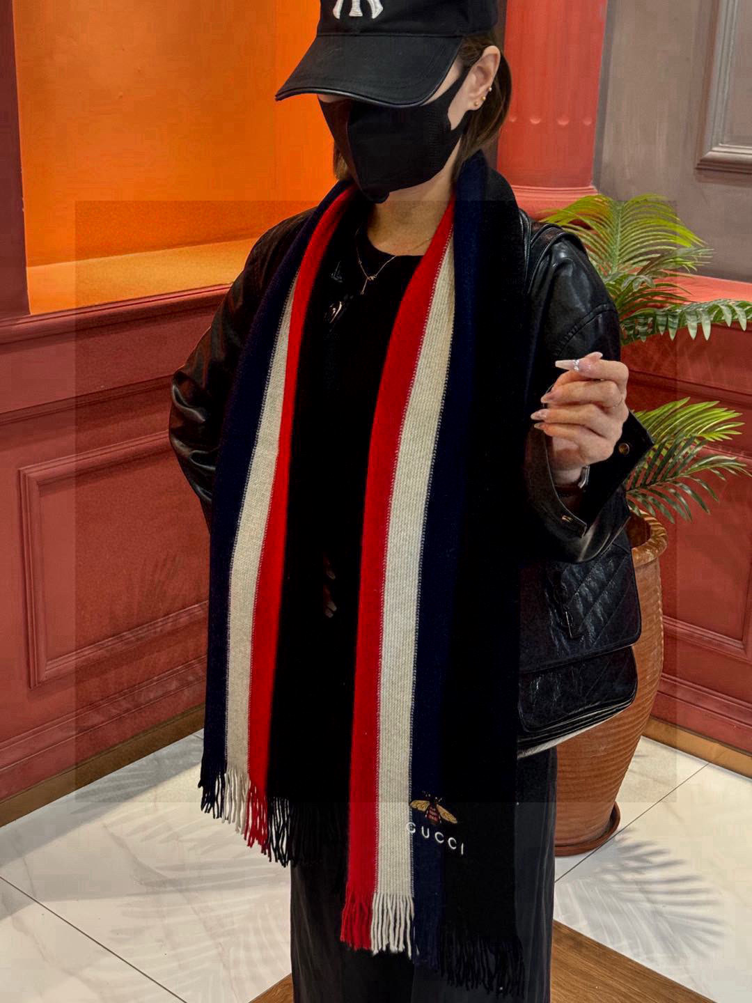   男女同款，百分百纯羊绒 Gucci 高端羊绒针织围巾！】可正式，可随意，非常Classical的设计