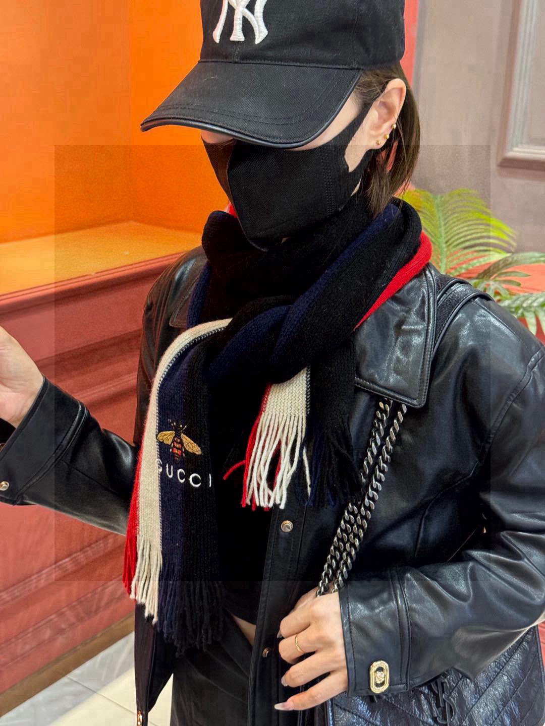   男女同款，百分百纯羊绒 Gucci 高端羊绒针织围巾！】可正式，可随意，非常Classical的设计