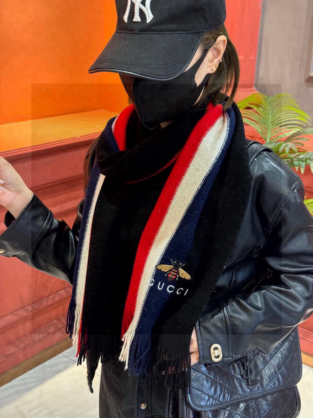   男女同款，百分百纯羊绒 Gucci 高端羊绒针织围巾！】可正式，可随意，非常Classical的设计