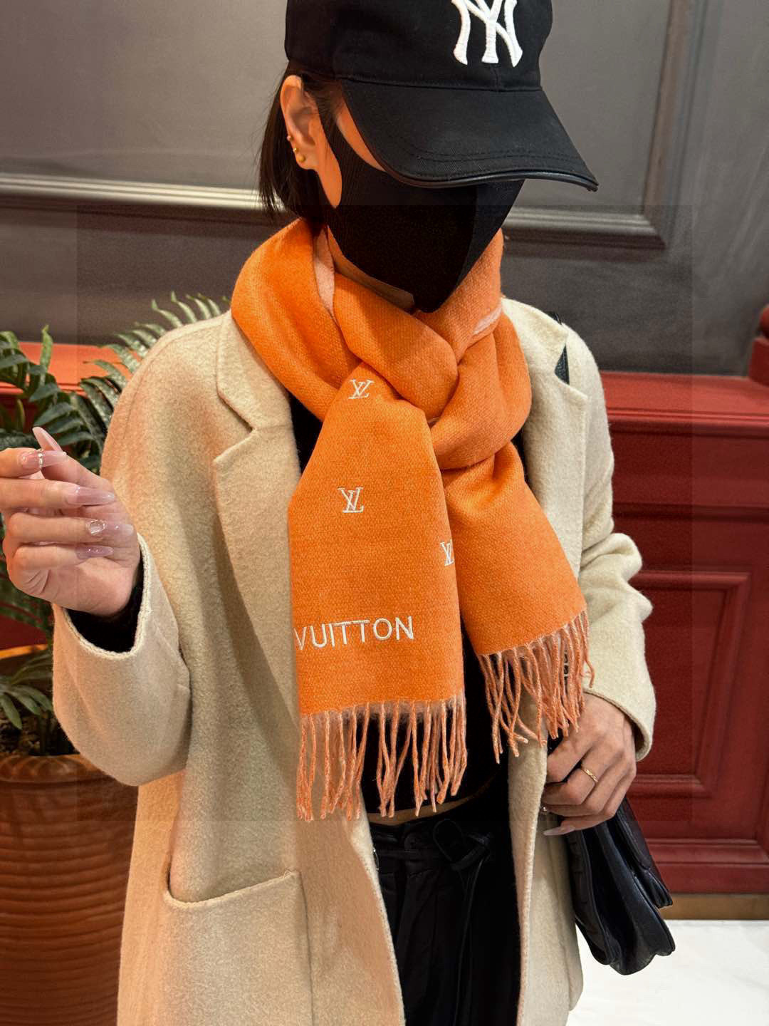   【LV】官网新款 情侣款 巴黎时装展双面羊绒围巾！采用蒙古高原细羊绒！手感满满地都是细腻的绒毛！这个