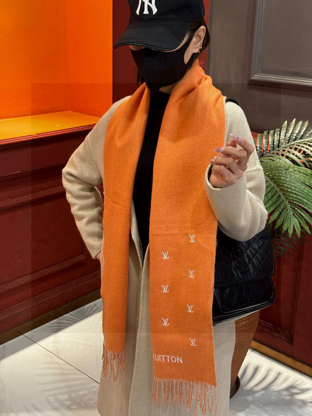   【LV】官网新款 情侣款 巴黎时装展双面羊绒围巾！采用蒙古高原细羊绒！手感满满地都是细腻的绒毛！这个