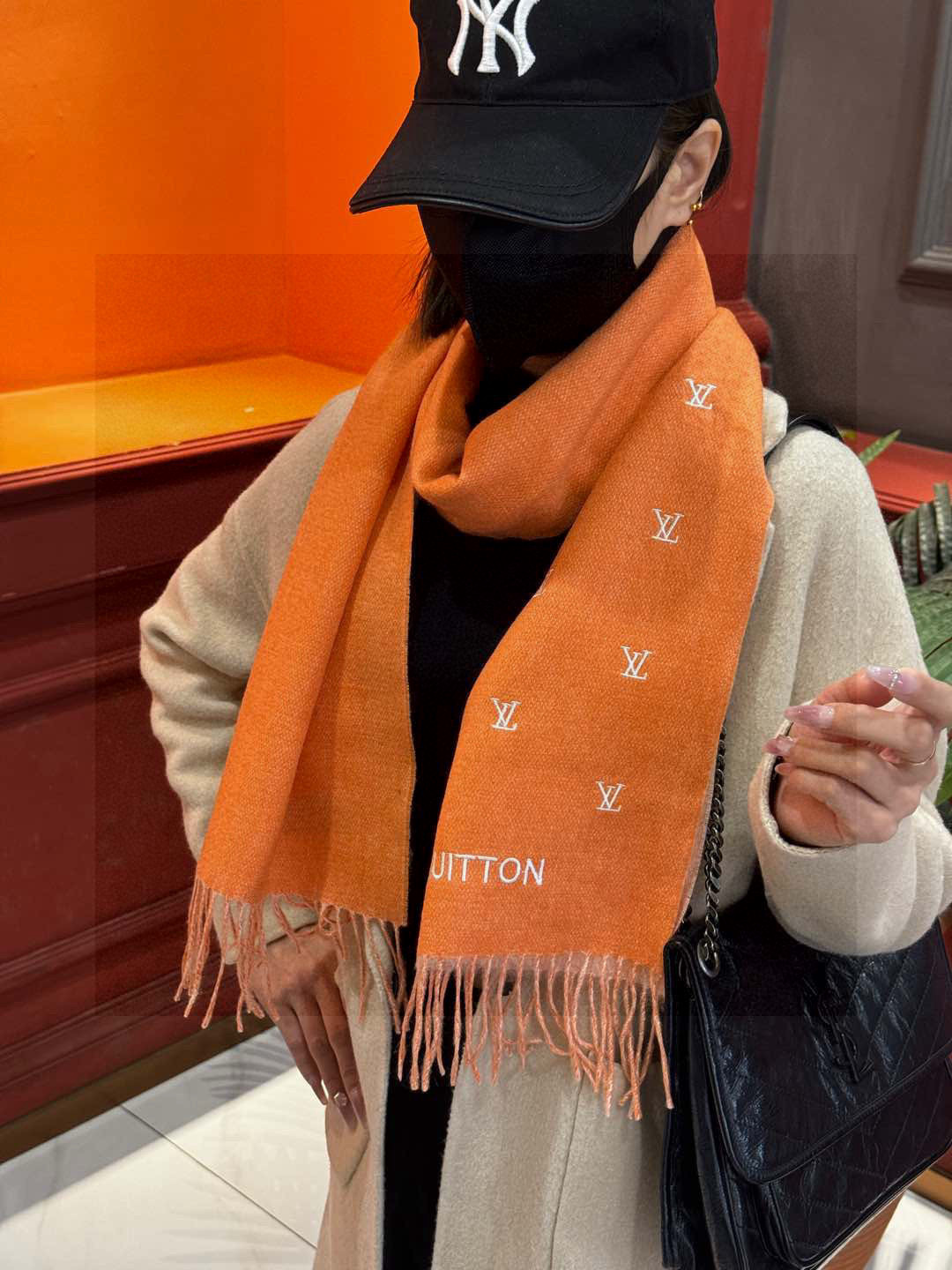   【LV】官网新款 情侣款 巴黎时装展双面羊绒围巾！采用蒙古高原细羊绒！手感满满地都是细腻的绒毛！这个