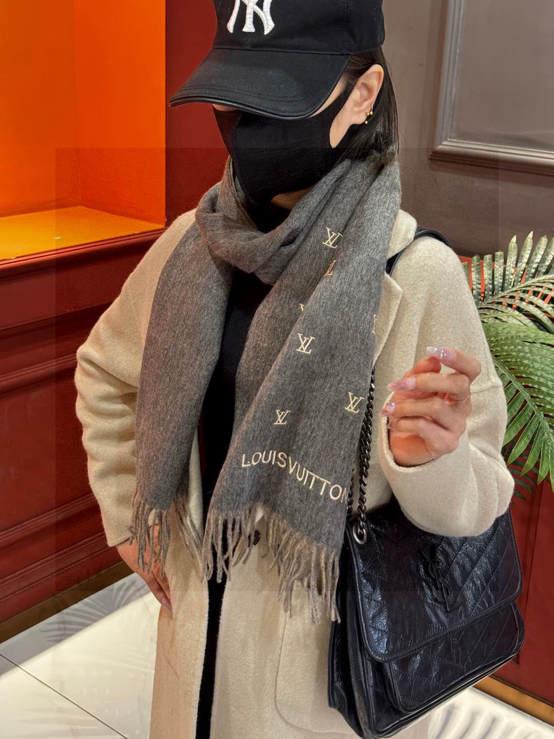   【LV】官网新款 情侣款 巴黎时装展双面羊绒围巾！采用蒙古高原细羊绒！手感满满地都是细腻的绒毛！这个