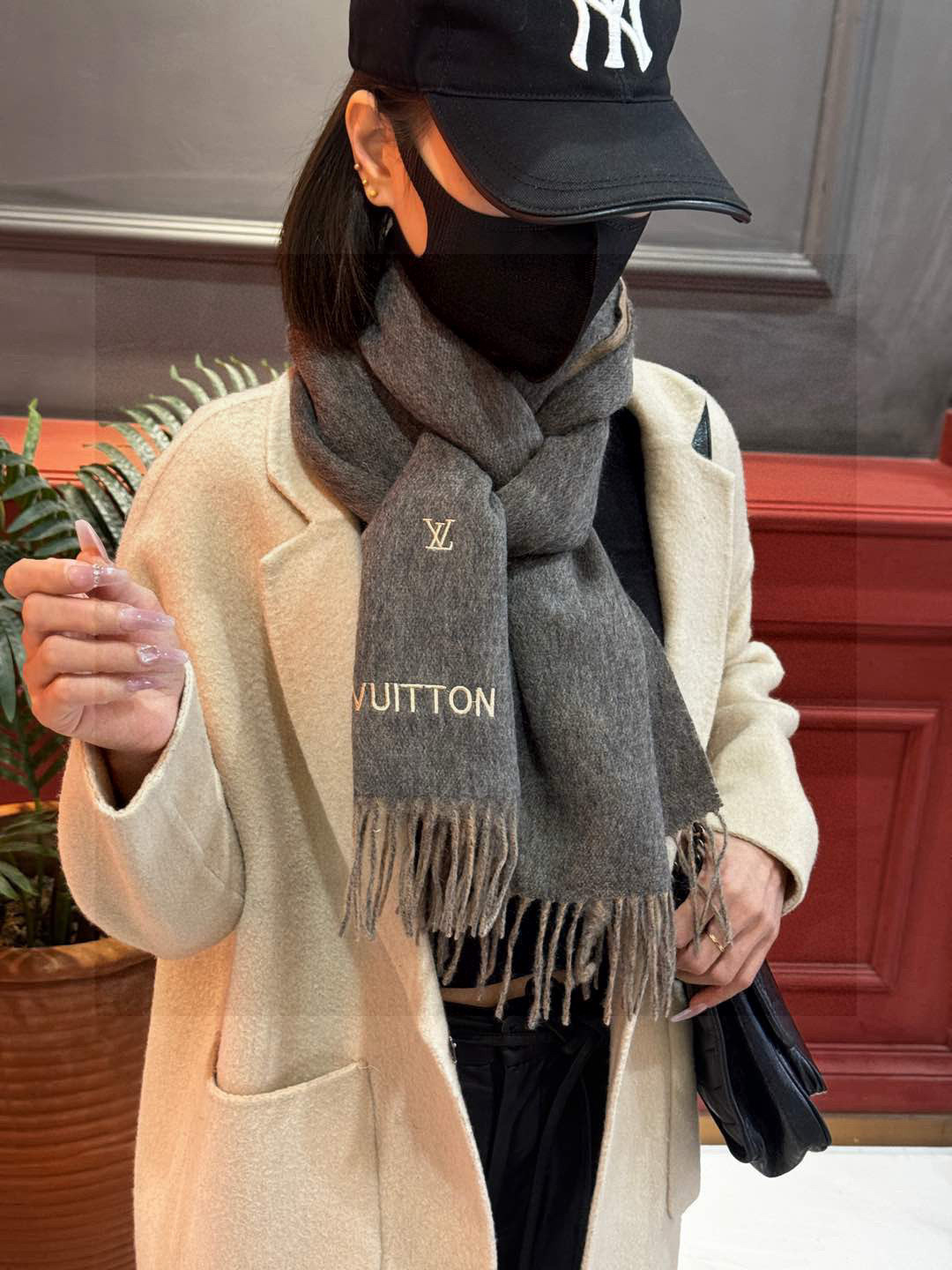   【LV】官网新款 情侣款 巴黎时装展双面羊绒围巾！采用蒙古高原细羊绒！手感满满地都是细腻的绒毛！这个