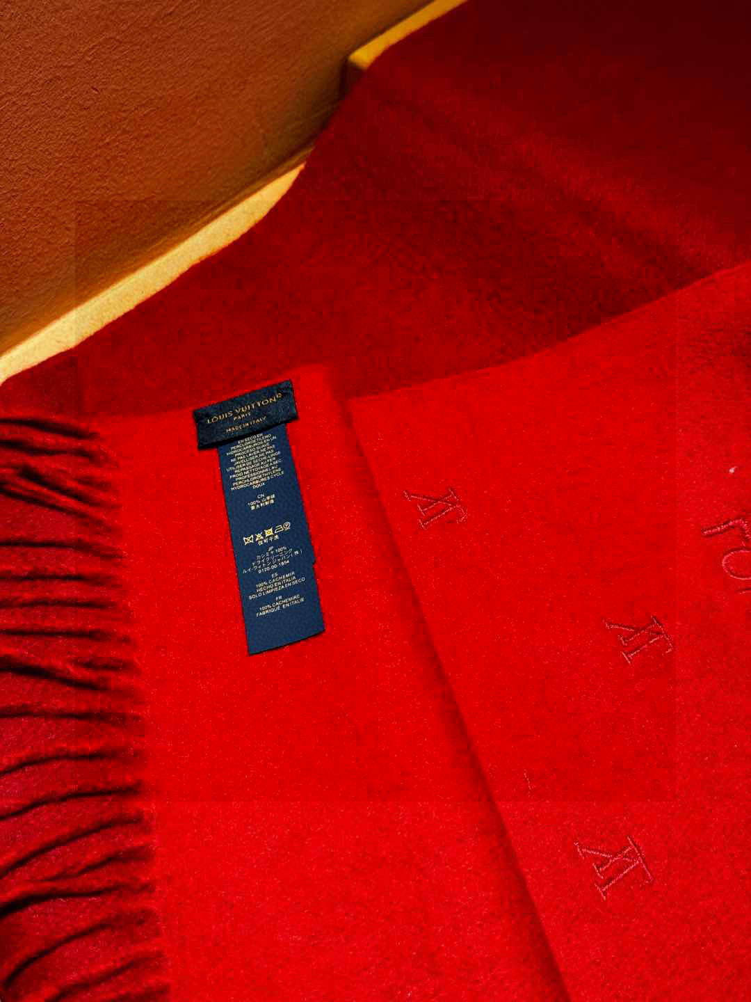   【LV】官网新款 情侣款 巴黎时装展双面羊绒围巾！采用蒙古高原细羊绒！手感满满地都是细腻的绒毛！这个