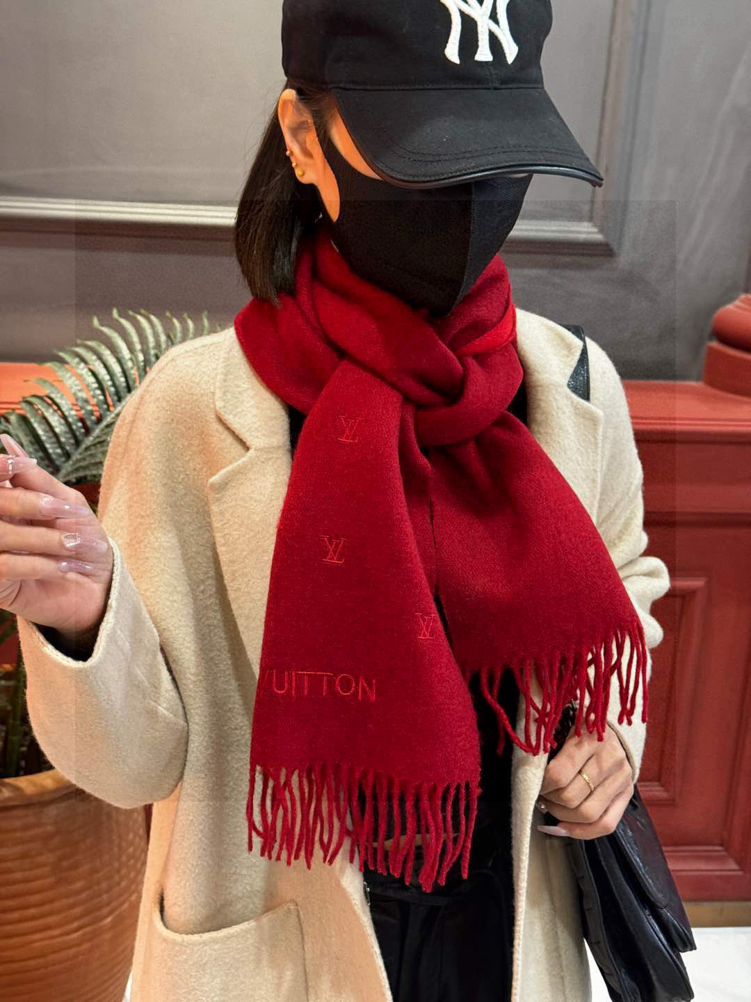   【LV】官网新款 情侣款 巴黎时装展双面羊绒围巾！采用蒙古高原细羊绒！手感满满地都是细腻的绒毛！这个