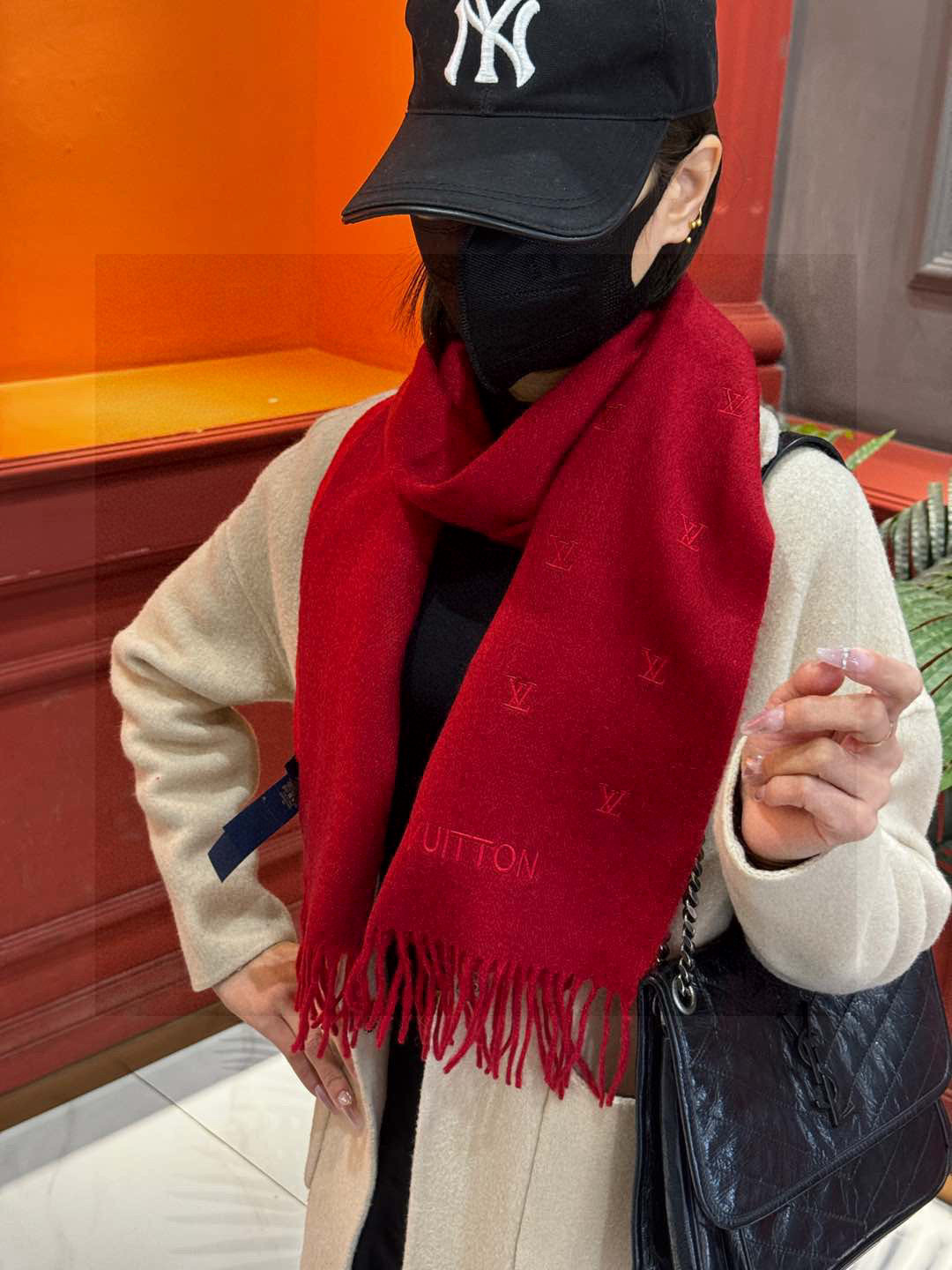   【LV】官网新款 情侣款 巴黎时装展双面羊绒围巾！采用蒙古高原细羊绒！手感满满地都是细腻的绒毛！这个