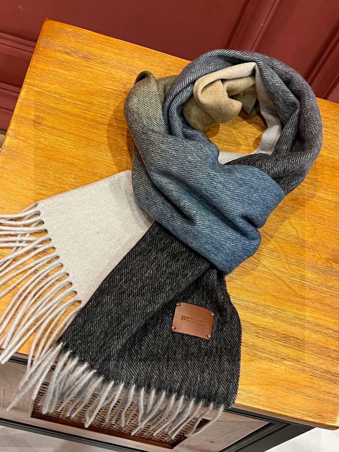  ✨✨太美了😍 爱马仕 情侣款 美到要尖叫😱专柜最新款🎊英伦欧美范儿「多色渐变」又是一款即时尚又实用的大