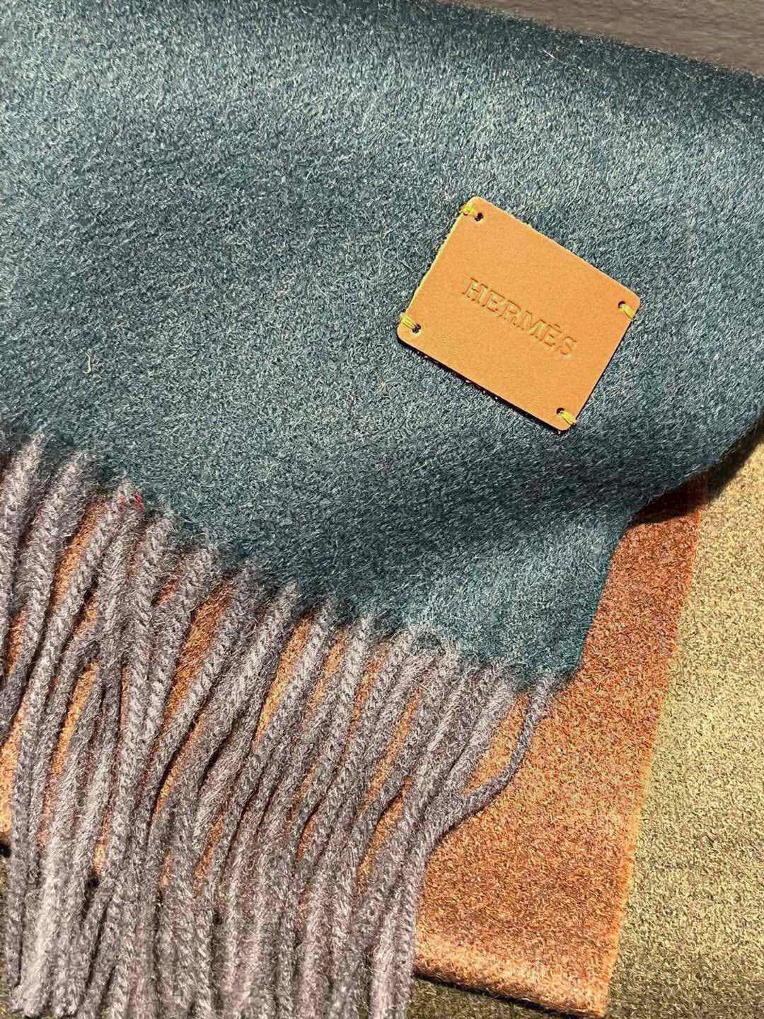  ✨✨太美了😍 爱马仕 情侣款 美到要尖叫😱专柜最新款🎊英伦欧美范儿「多色渐变」又是一款即时尚又实用的大