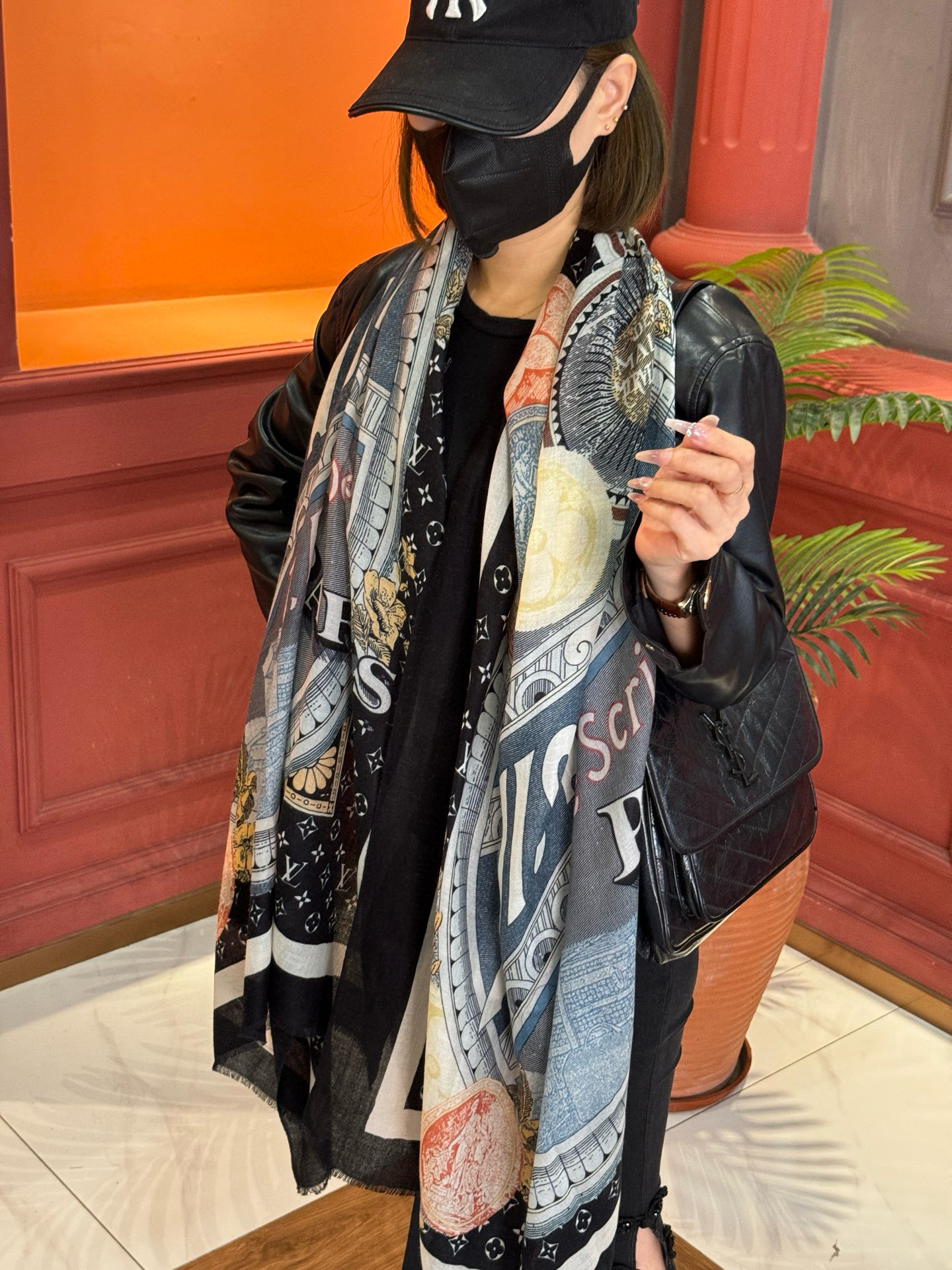   上新真心赞‼️【LV】薄羊绒长巾本款 羊绒长巾专柜同步‼️喷墨工艺呈现鲜活色彩。品质超级好‼️重磅巨