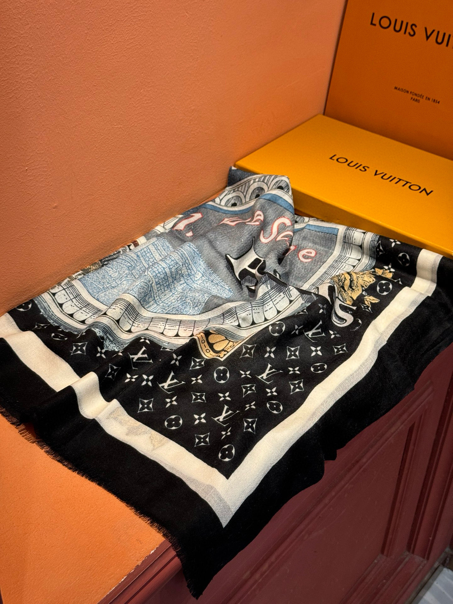   上新真心赞‼️【LV】薄羊绒长巾本款 羊绒长巾专柜同步‼️喷墨工艺呈现鲜活色彩。品质超级好‼️重磅巨