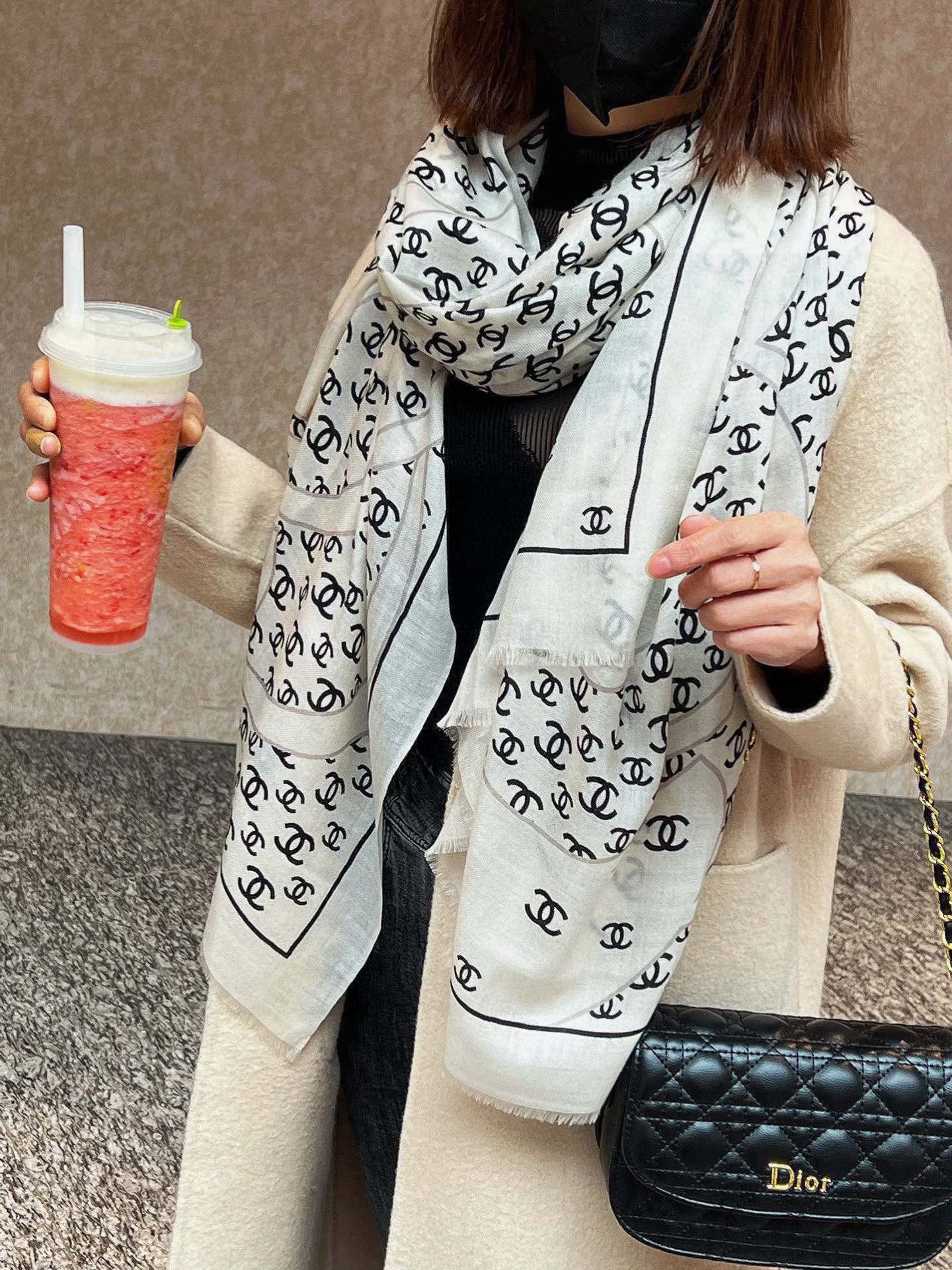  羊绒新款💞 新❤小香【山茶花长围巾】~超级抬气色！高级女人味！羊绒围巾也能这么美！！！这款双面花卉羊绒