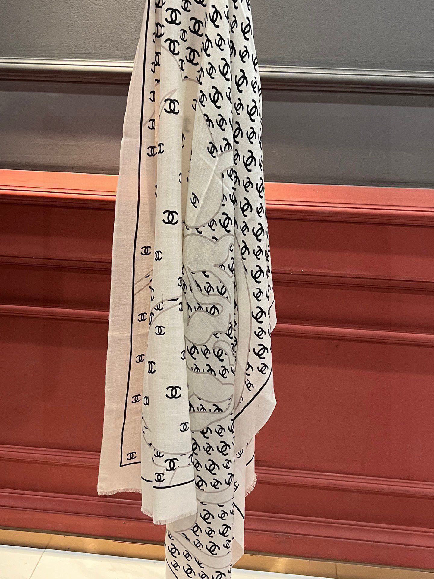  羊绒新款💞 新❤小香【山茶花长围巾】~超级抬气色！高级女人味！羊绒围巾也能这么美！！！这款双面花卉羊绒