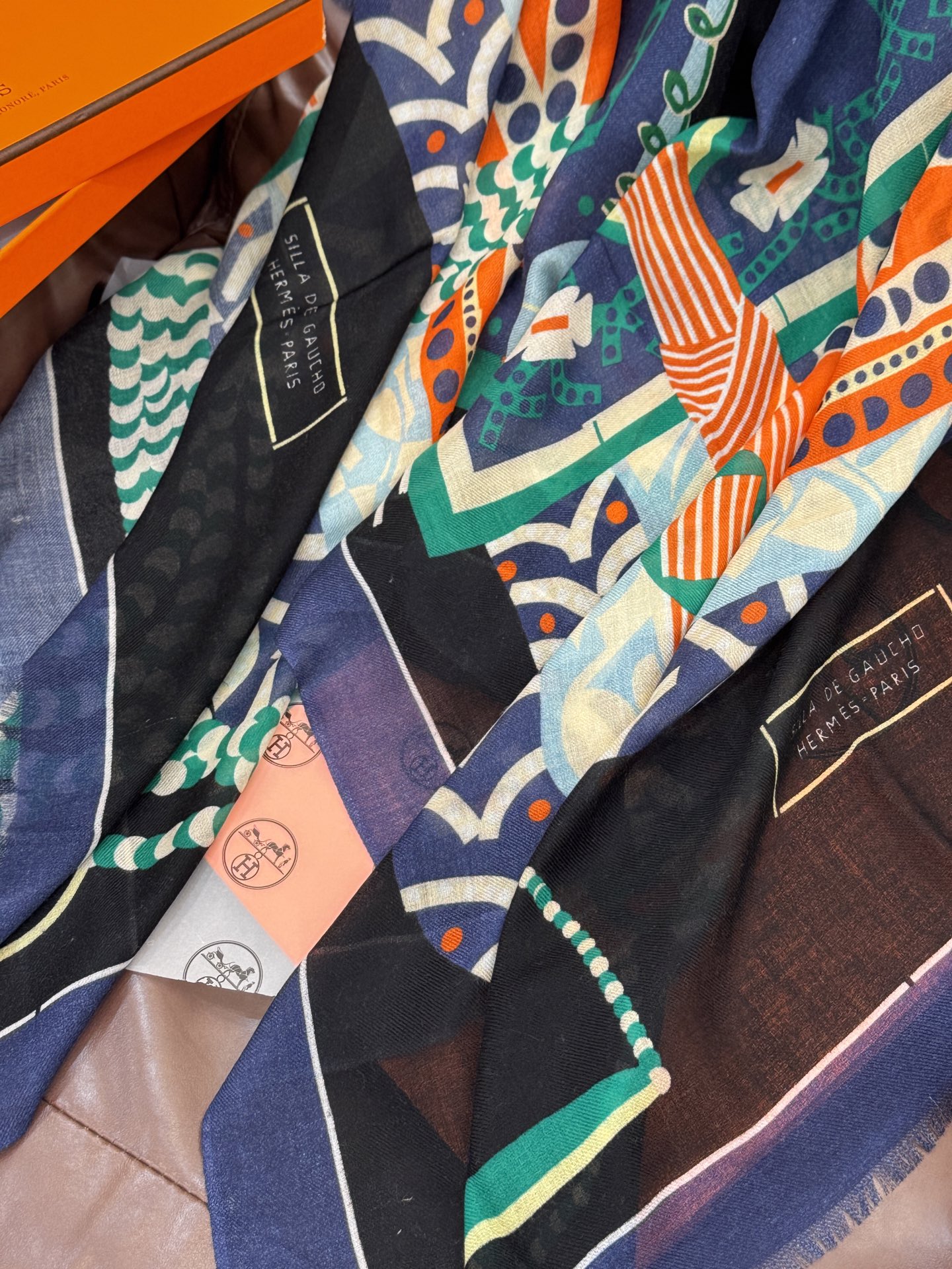  专柜同步 Hermes家买了都说好看【马鞍羊绒长巾】‼️推荐💕顶级工艺超值‼️爱马仕专柜爆款🎁🎁羊绒长