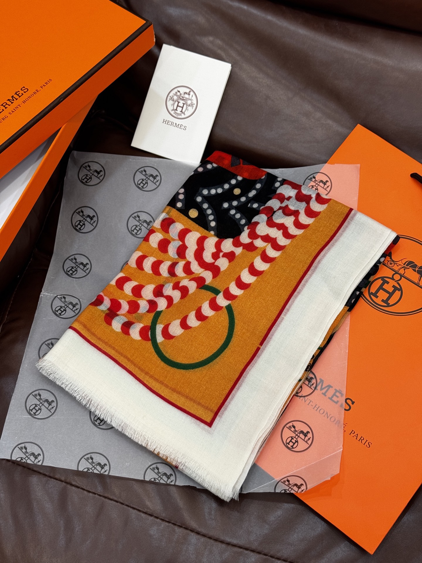 专柜同步 Hermes家买了都说好看【马鞍羊绒长巾】‼️推荐💕顶级工艺超值‼️爱马仕专柜爆款🎁🎁羊绒长