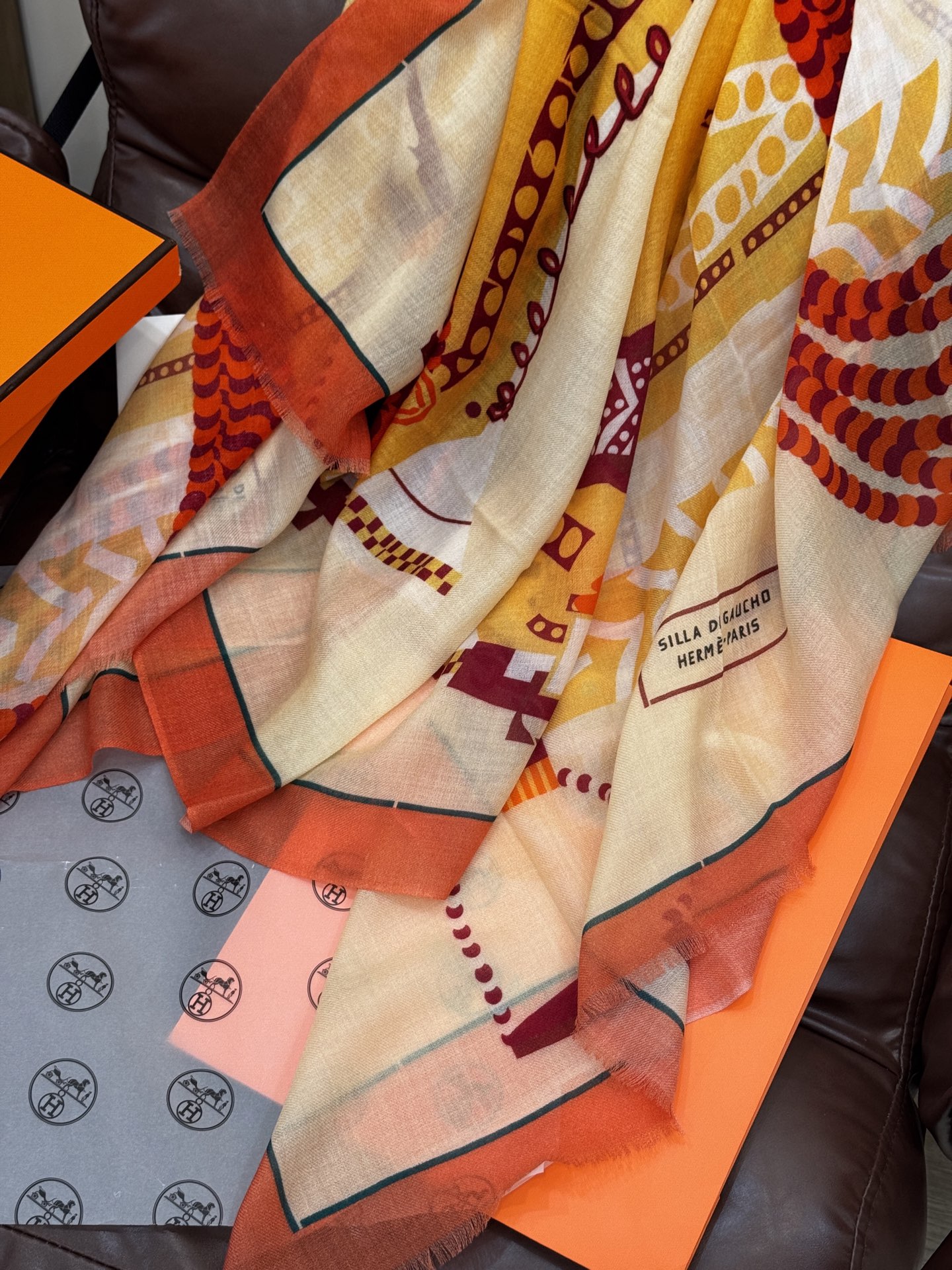  专柜同步 Hermes家买了都说好看【马鞍羊绒长巾】‼️推荐💕顶级工艺超值‼️爱马仕专柜爆款🎁🎁羊绒长