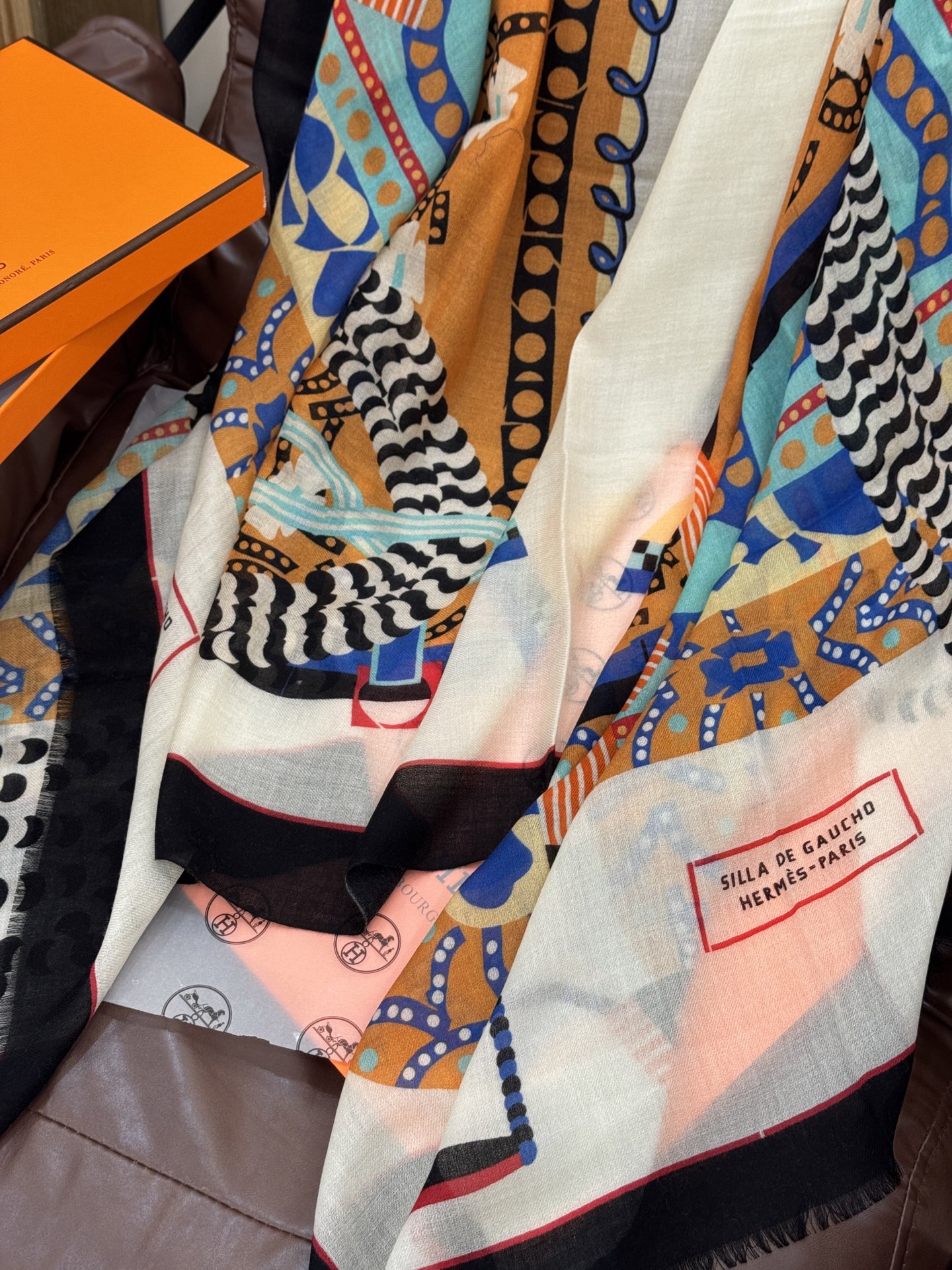  专柜同步 Hermes家买了都说好看【马鞍羊绒长巾】‼️推荐💕顶级工艺超值‼️爱马仕专柜爆款🎁🎁羊绒长