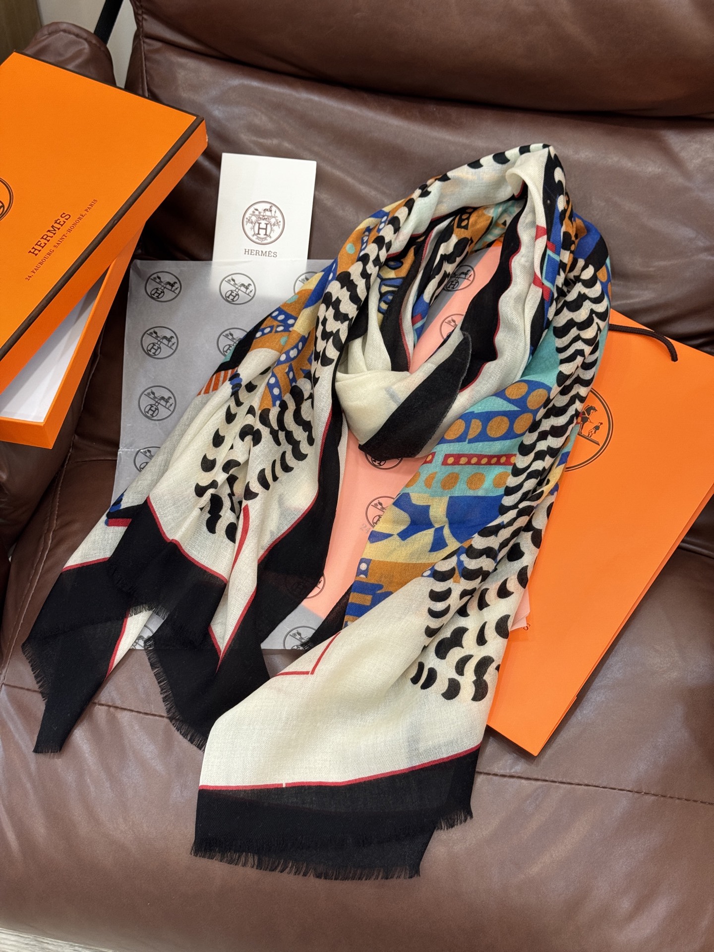  专柜同步 Hermes家买了都说好看【马鞍羊绒长巾】‼️推荐💕顶级工艺超值‼️爱马仕专柜爆款🎁🎁羊绒长