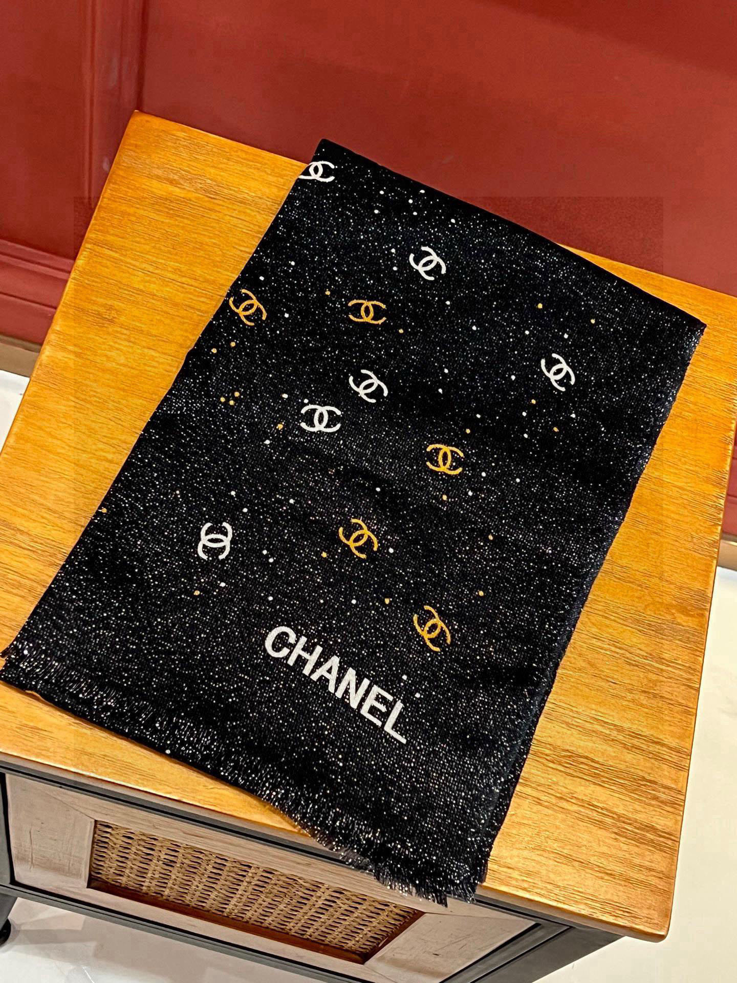   会发光发亮的围巾 💄💋新款客供银线💖羊绒面料长巾 😘美翻了流泪【银线心愿锁长巾】御用殿堂级极‼️新款