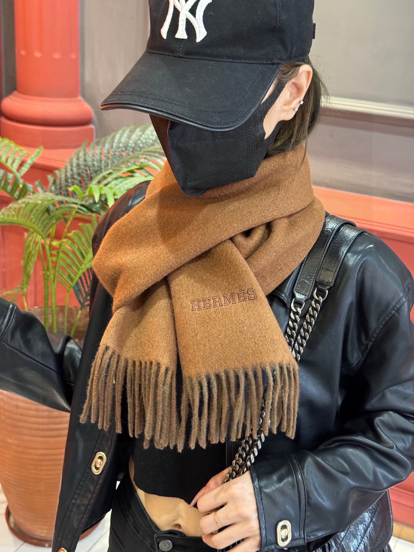  ✨✨太美了😍 爱马仕 情侣款 美到要尖叫😱专柜最新款🎊英伦欧美范儿 又是一款即时尚又实用的大围巾&长巾