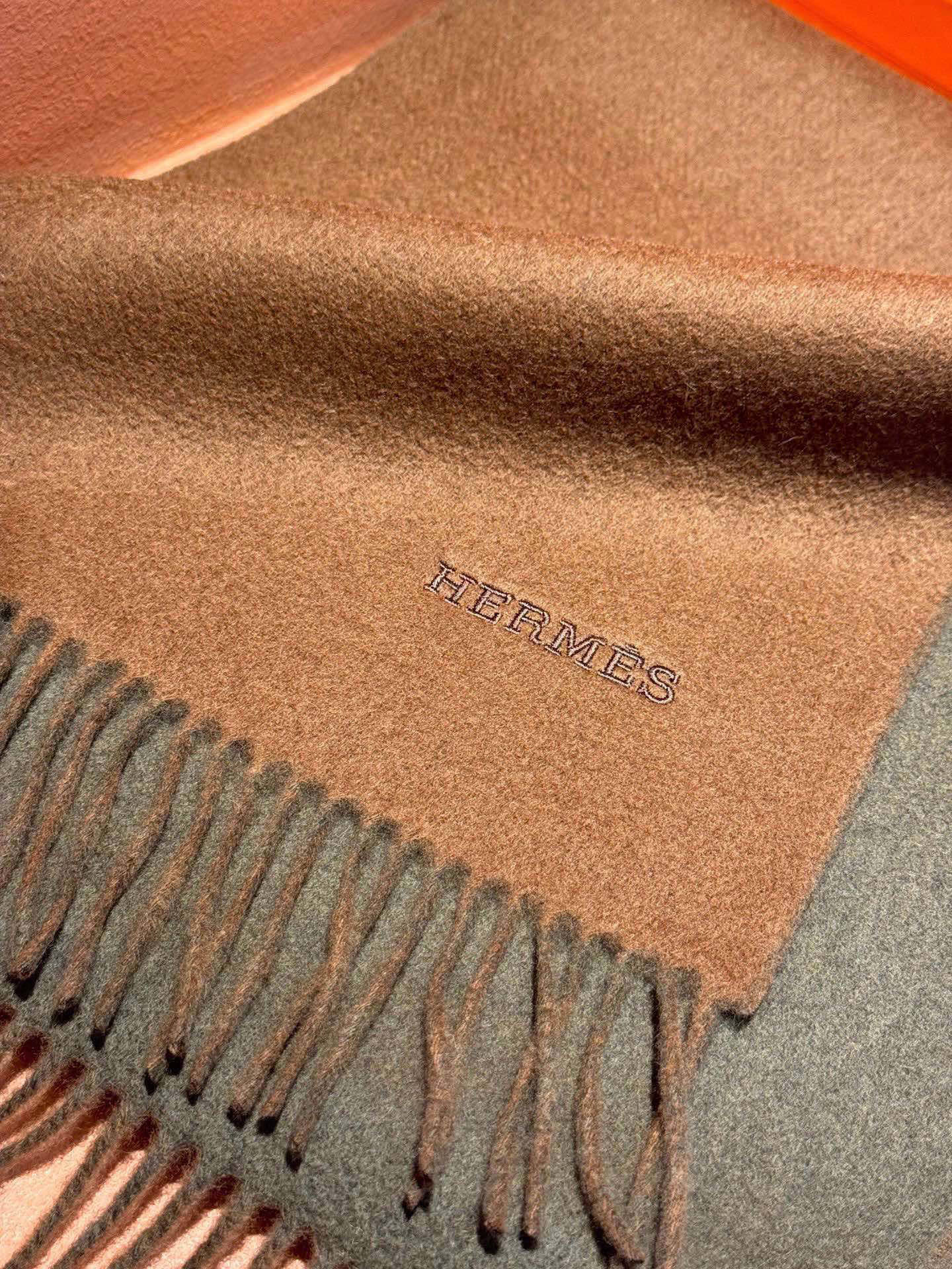  ✨✨太美了😍 爱马仕 情侣款 美到要尖叫😱专柜最新款🎊英伦欧美范儿 又是一款即时尚又实用的大围巾&长巾