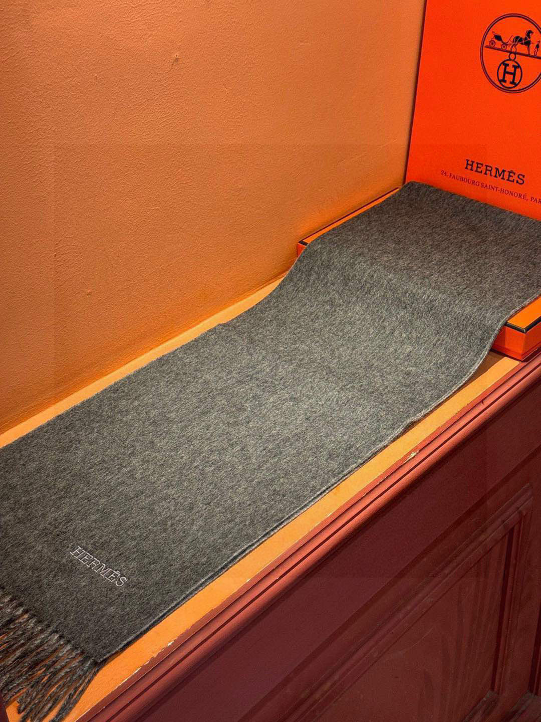  ✨✨太美了😍 爱马仕 情侣款 美到要尖叫😱专柜最新款🎊英伦欧美范儿 又是一款即时尚又实用的大围巾&长巾