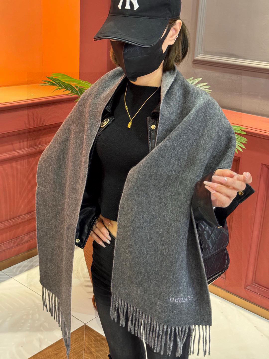  ✨✨太美了😍 爱马仕 情侣款 美到要尖叫😱专柜最新款🎊英伦欧美范儿 又是一款即时尚又实用的大围巾&长巾