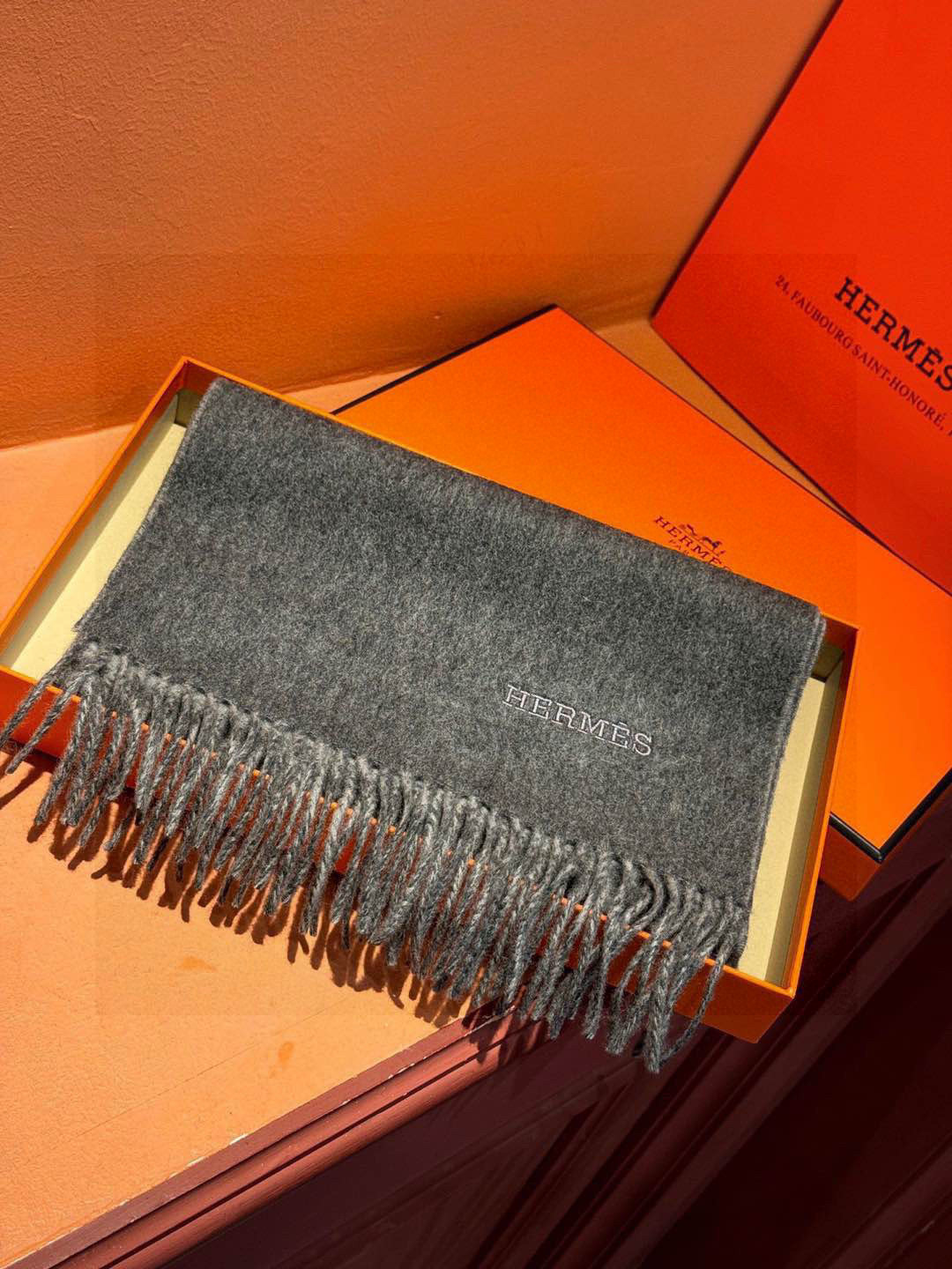  ✨✨太美了😍 爱马仕 情侣款 美到要尖叫😱专柜最新款🎊英伦欧美范儿 又是一款即时尚又实用的大围巾&长巾