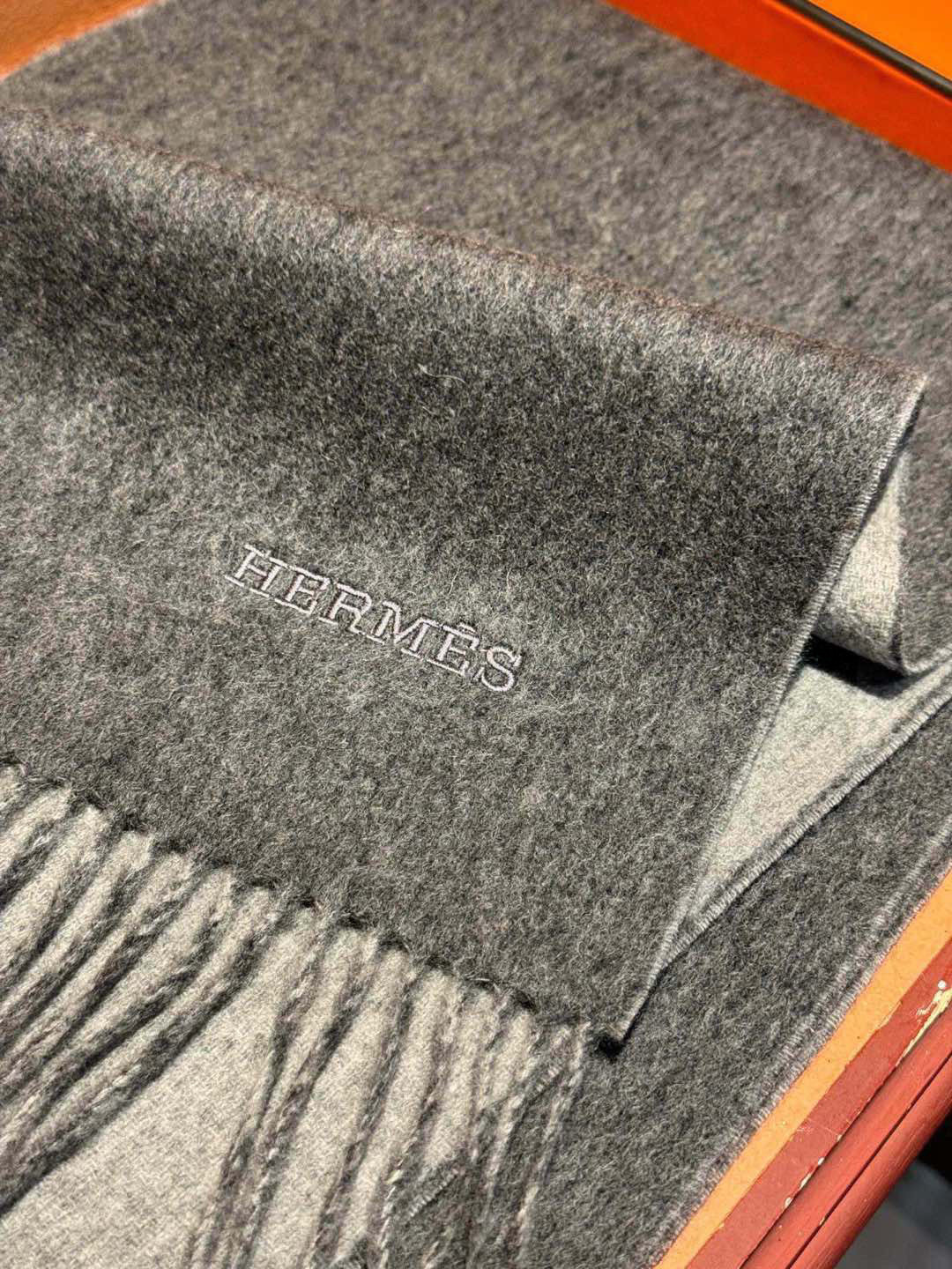  ✨✨太美了😍 爱马仕 情侣款 美到要尖叫😱专柜最新款🎊英伦欧美范儿 又是一款即时尚又实用的大围巾&长巾