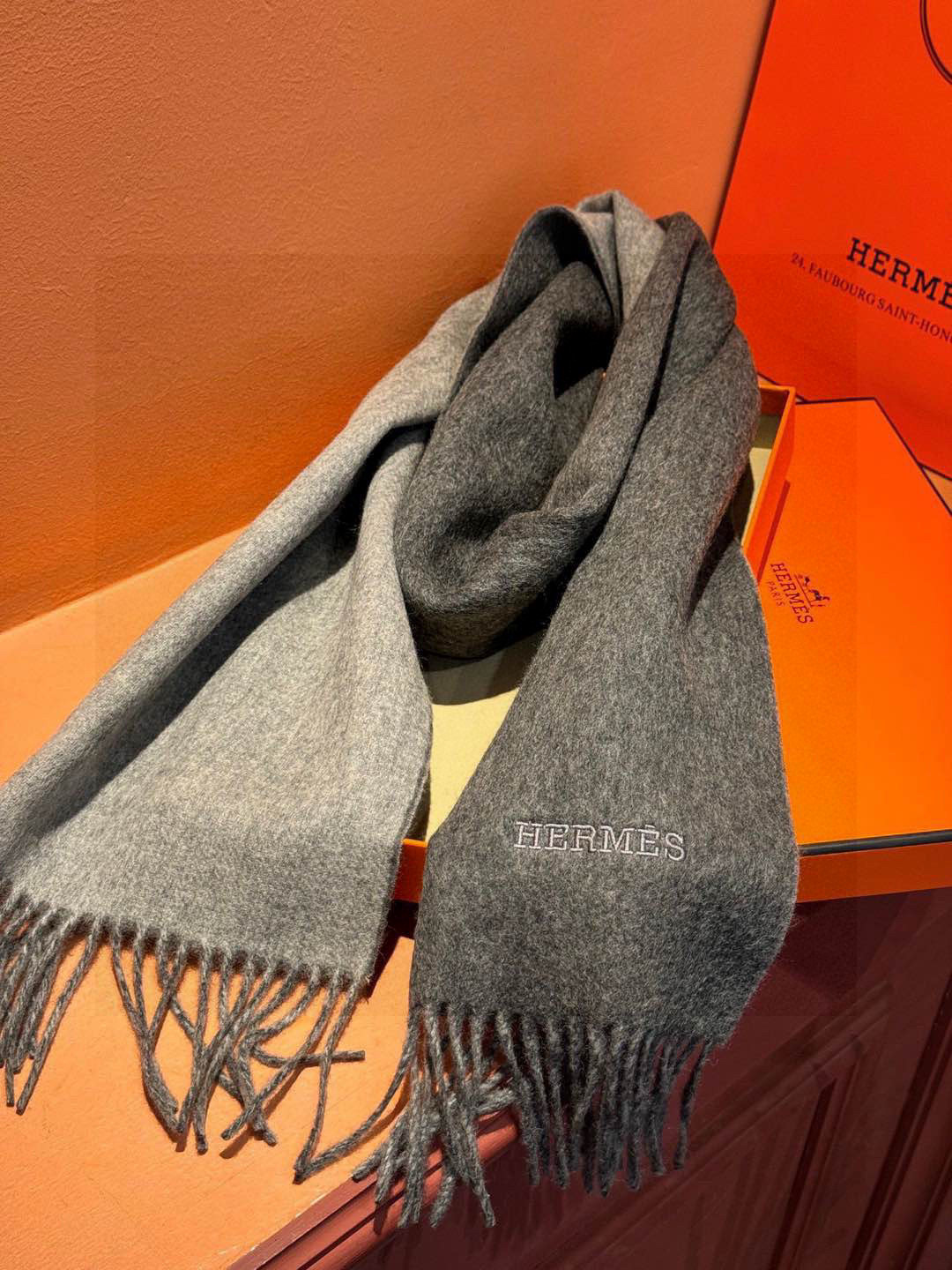  ✨✨太美了😍 爱马仕 情侣款 美到要尖叫😱专柜最新款🎊英伦欧美范儿 又是一款即时尚又实用的大围巾&长巾